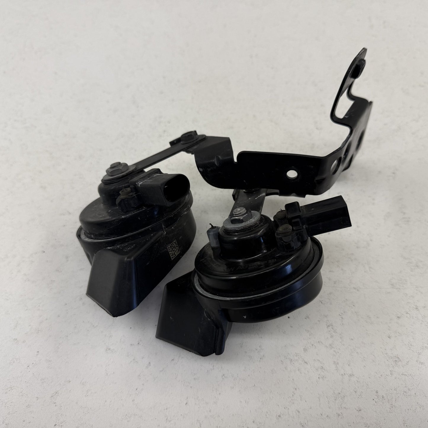 2014-2018 Bentley Flying Spur Low & High Note Tone Horn Signal Pair OEM