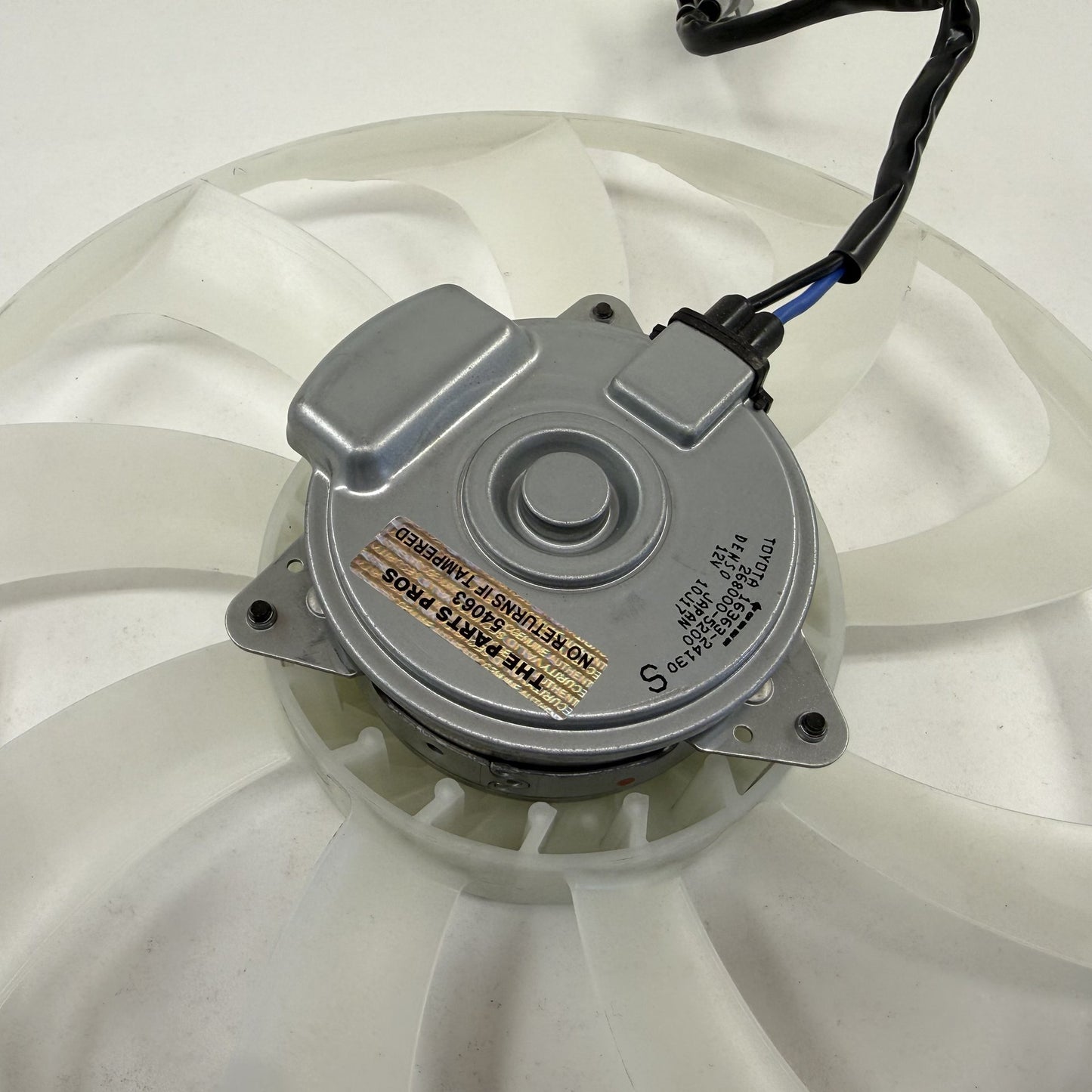 2023-2026 Toyota Prius Right Radiator Cooling Fan Motor W/ Blade 16363-24130 OEM