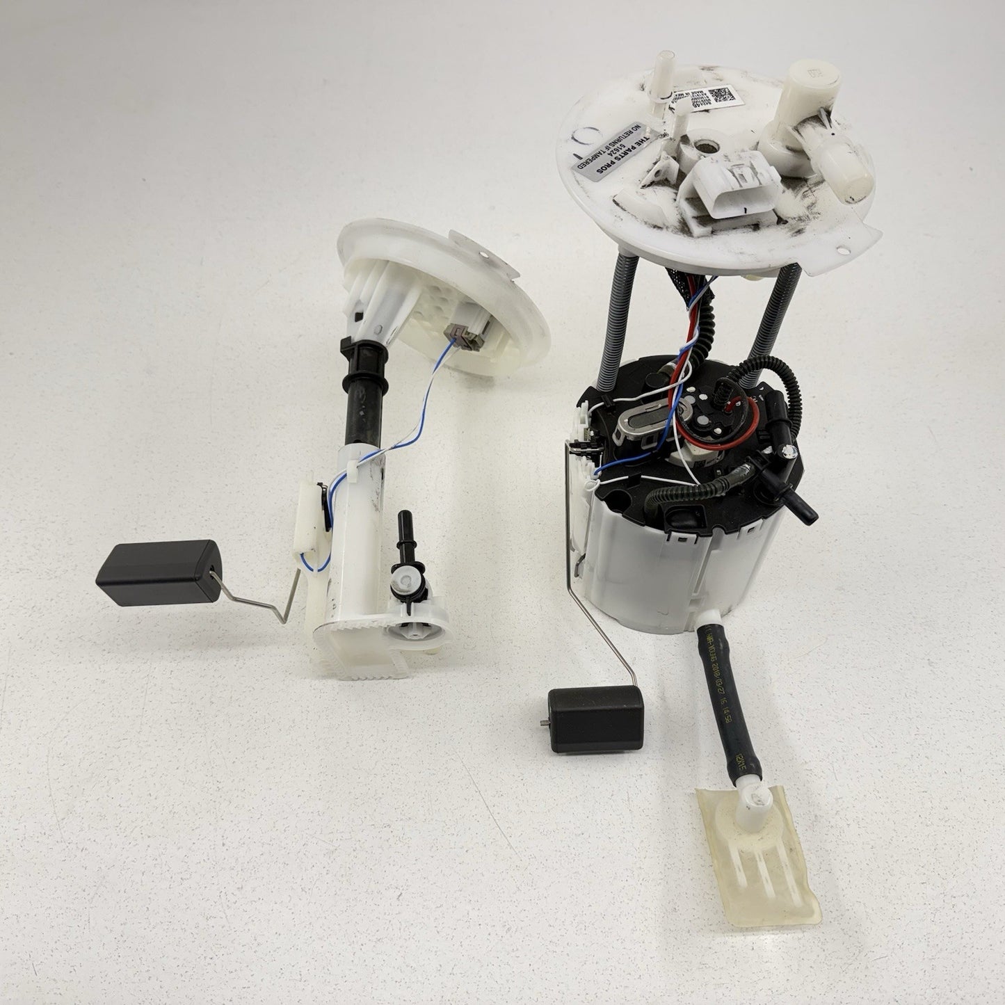 16-24 Chevrolet Camaro SS Fuel Pump & Sending Level Unit Pair OEM
