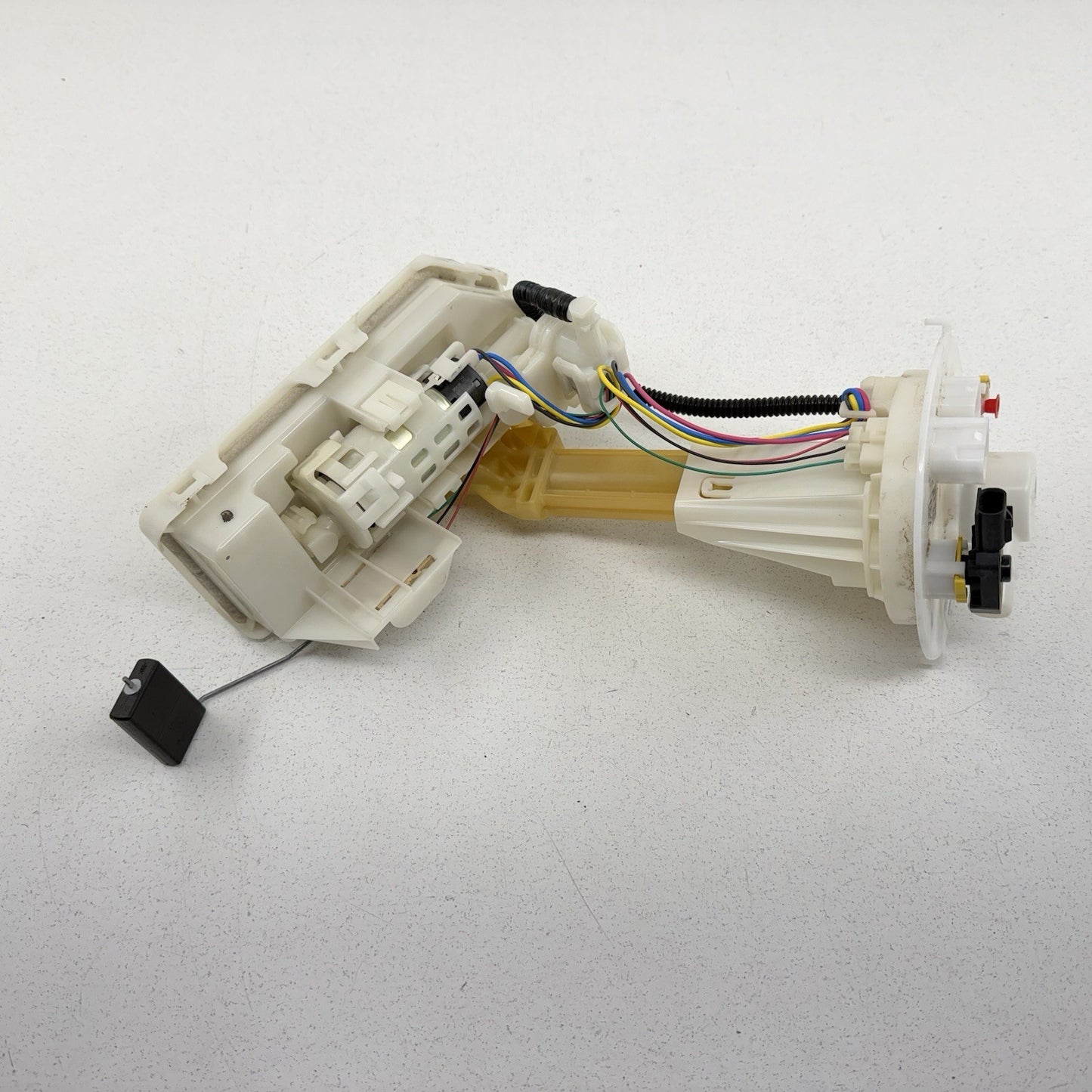 25-26 Toyota Camry Gas Tank Fuel Pump Sending Unit 77020-06741 OEM