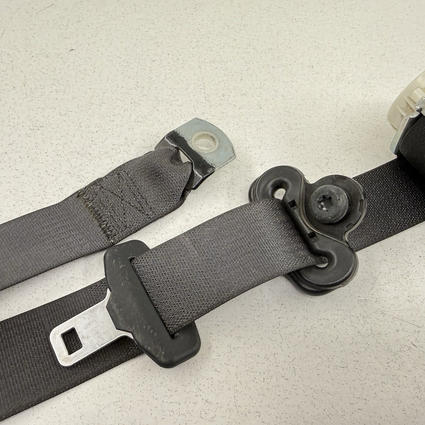 19-24 Ram 2500 3500 Rear Seatbelt Seat Belt Retractor Set Black OEM