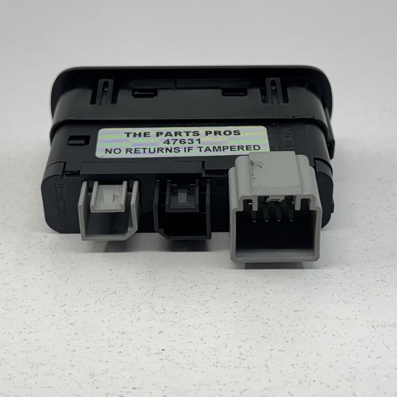 17-24 Maserati Ghibli USB Port Auxiliary Jack SD Card Media Module 670102009 OEM