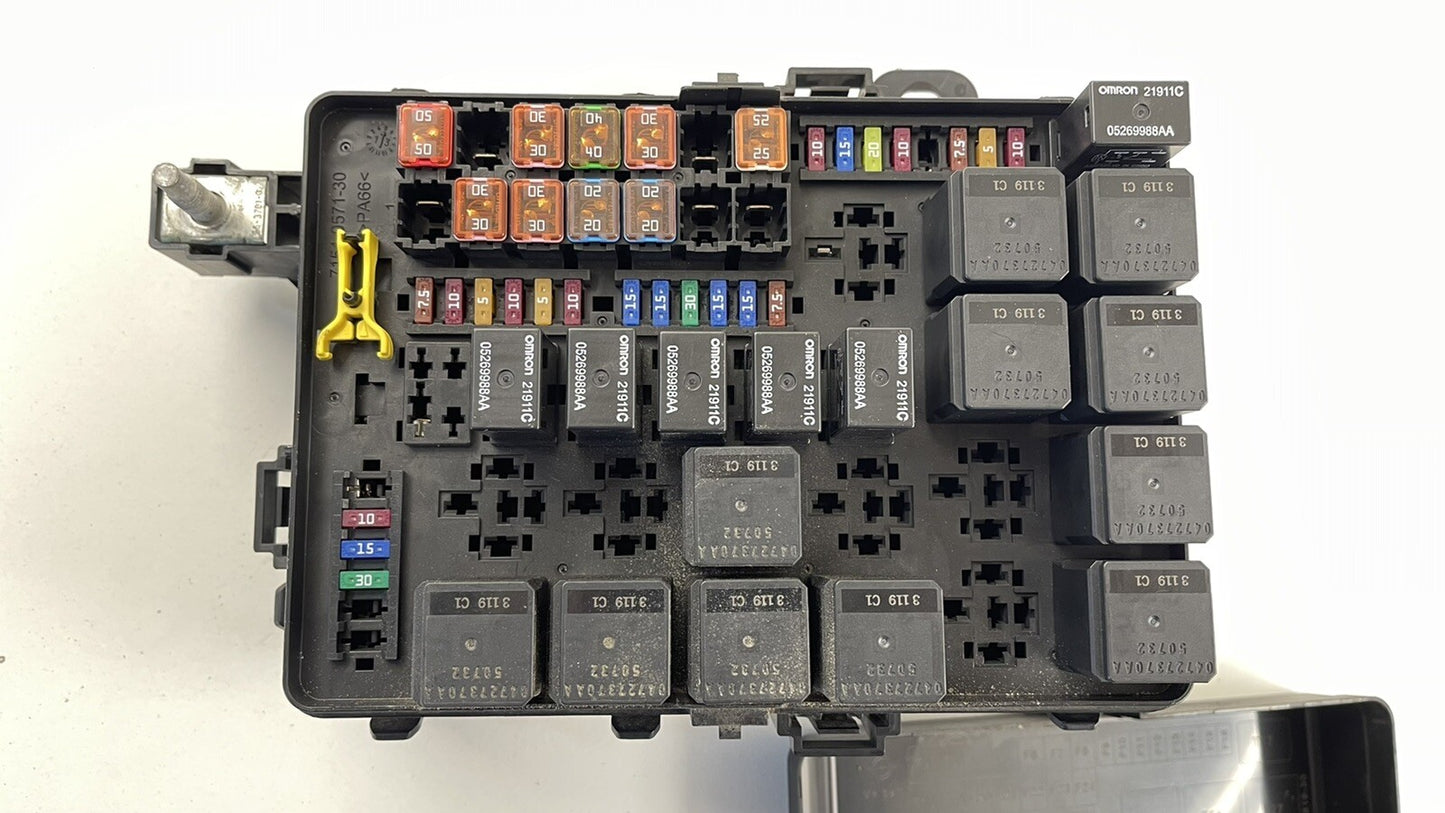 14-15 MASERATI GHIBLI M157 ENGINE BATTERY FUSE RELAY JUNCTION BOX 670008649 OEM