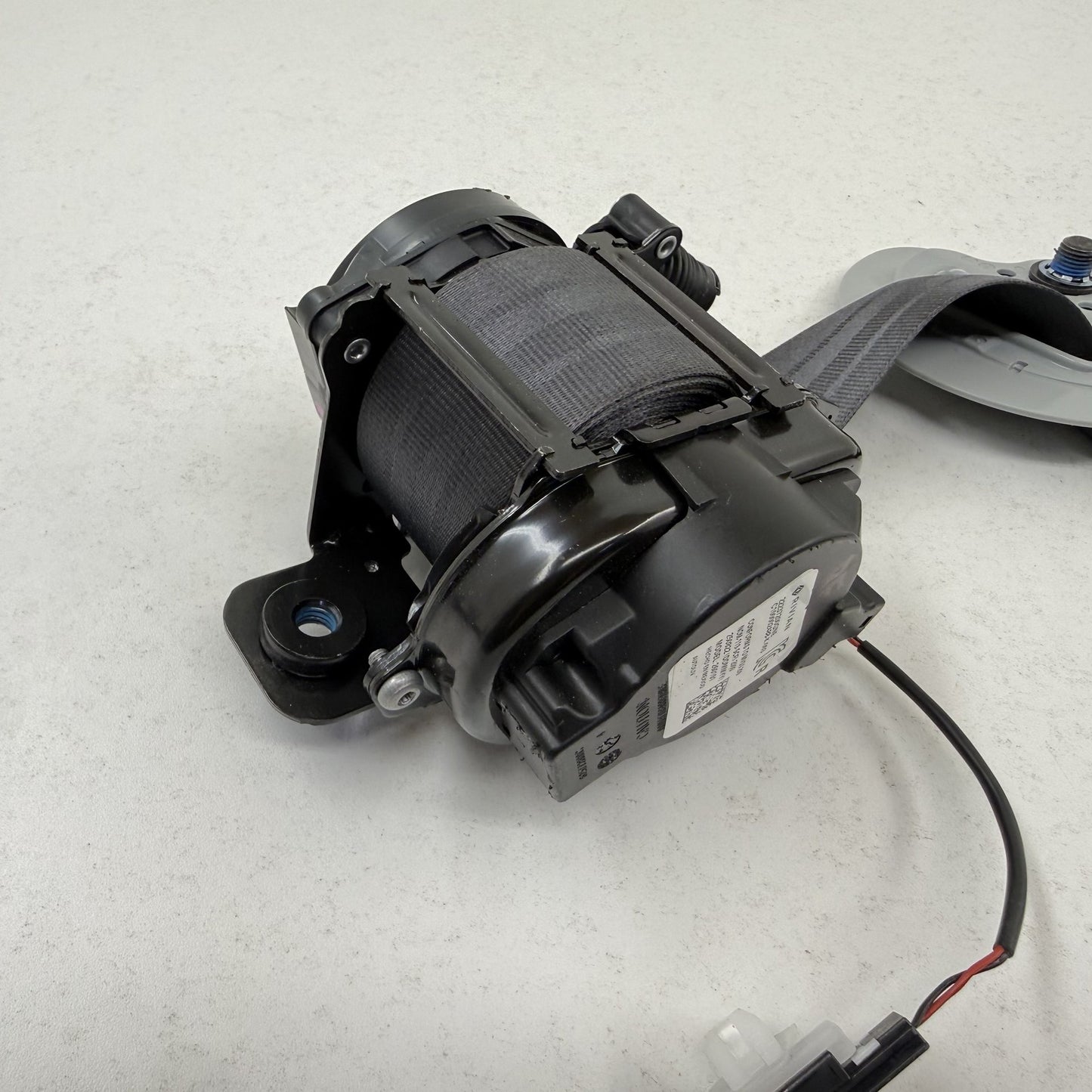 2022-2026 Rivian R1S R1T Passenger Right Front Seatbelt Seat Belt Retractor OEM
