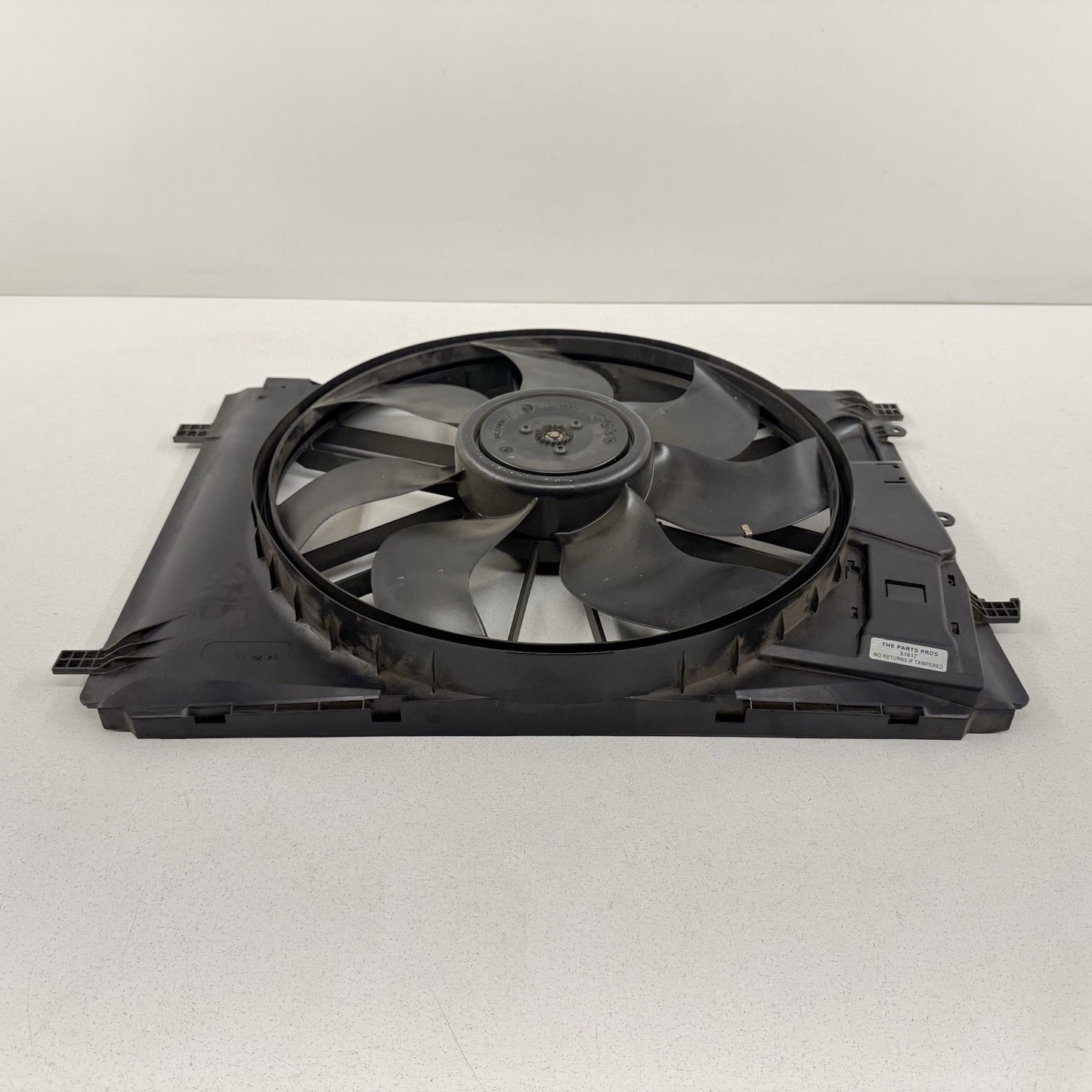 10-16 Mercedes W212 E350 Engine Radiator Cooling Fan Motor Shroud Assembly OEM