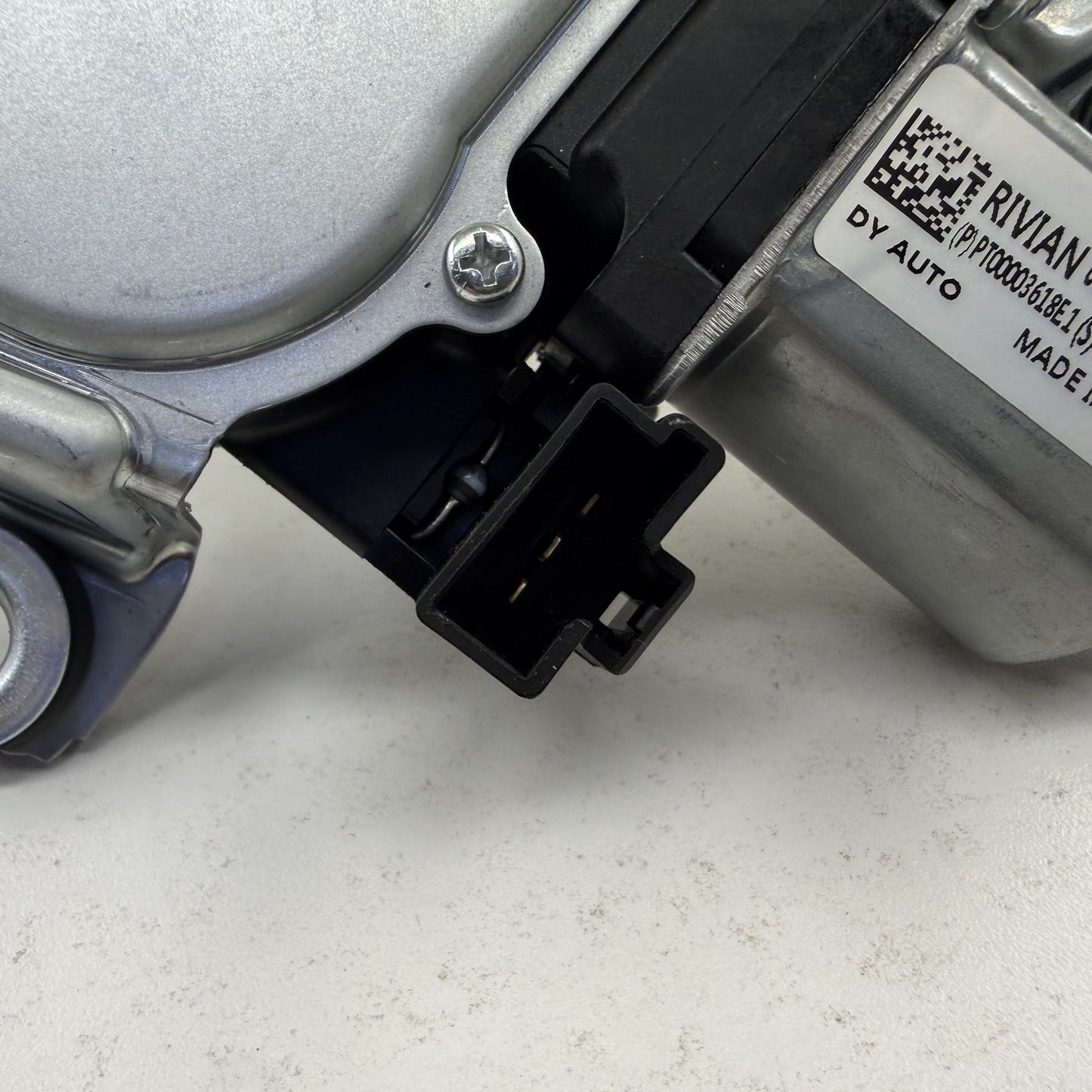 2022-2024 Rivian R1S Rear Tailgate Glass Windshield Wiper Motor PT00003618-E OEM