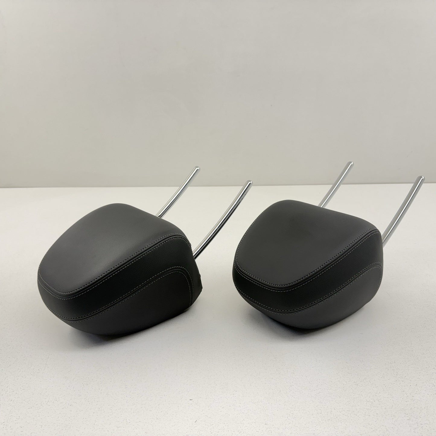 18-24 BMW G01 X3 Front Seat Headrest Head Rest Pair Left & Right Black OEM