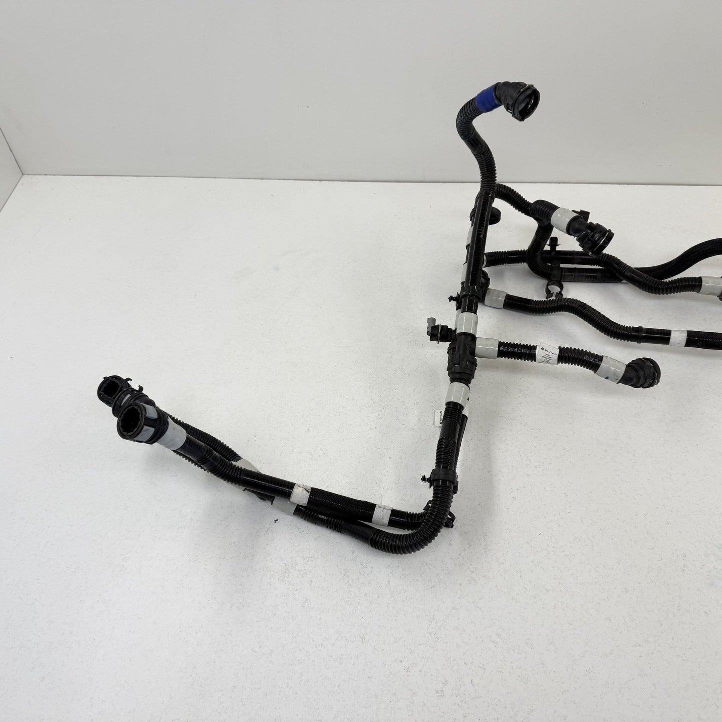 2022-2024 Rivian R1S Front Radiator Support Water Coolant Pump Hose Pipe Set OEM