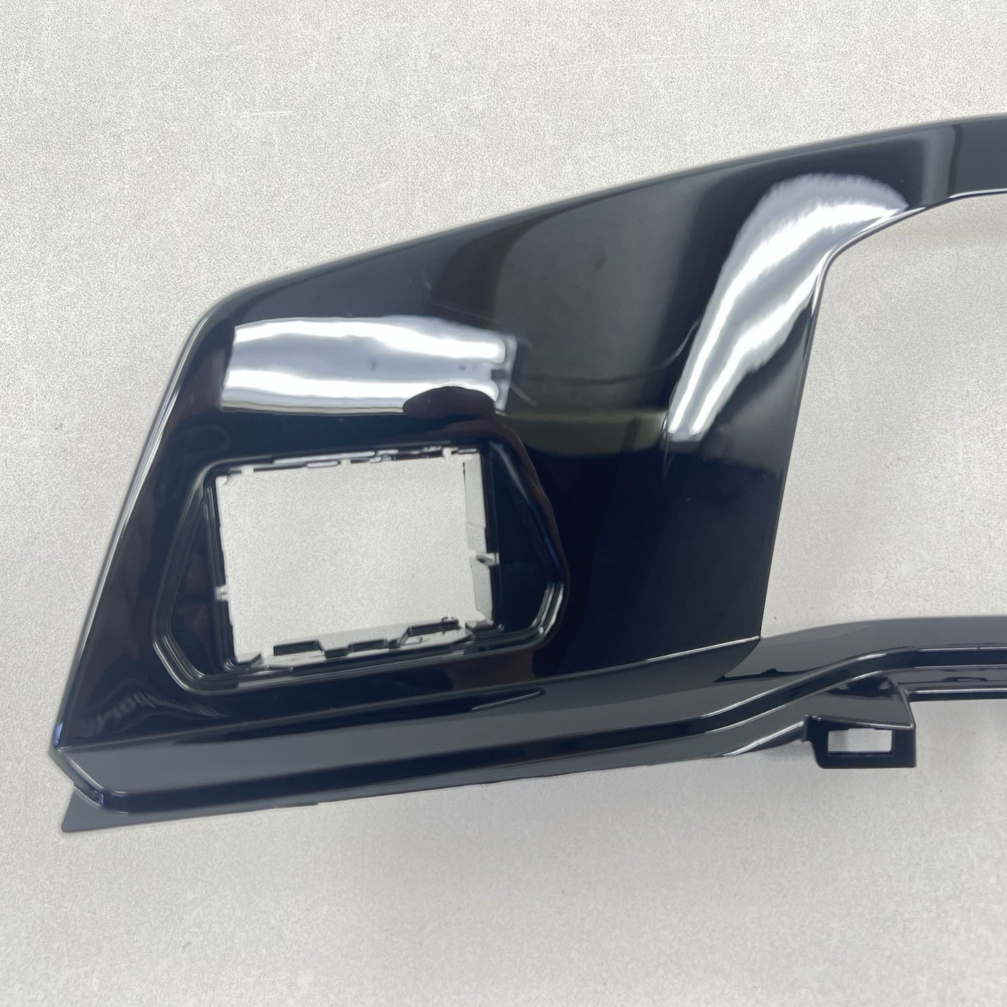 22-25 VOLKSWAGEN GOLF R CENTER DASH DISPLAY SCREEN RADIO SURROUND PANEL TRIM OEM