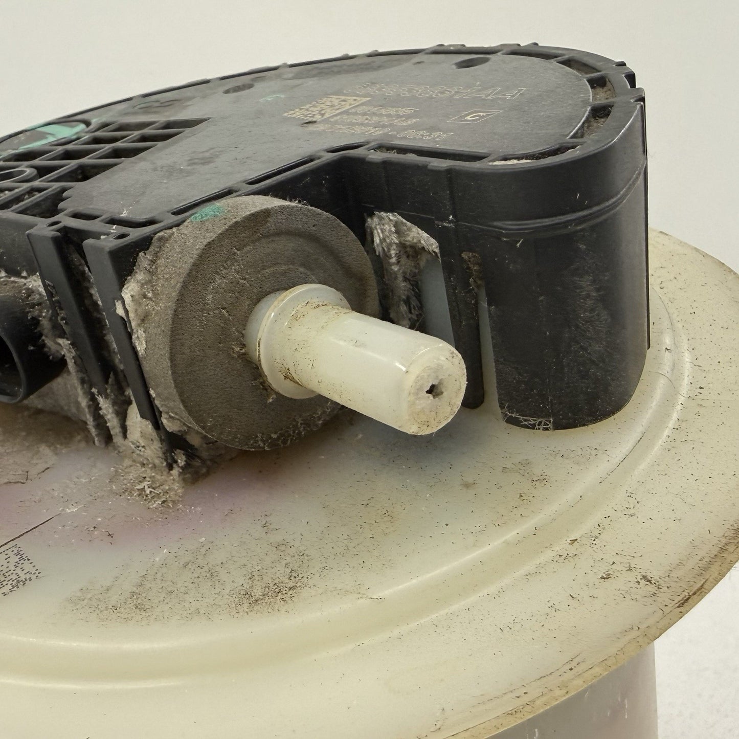 19-24 2500 3500 6.7L Diesel Exhaust Fluid DEF Pump Module Assembly 7660575AA OEM