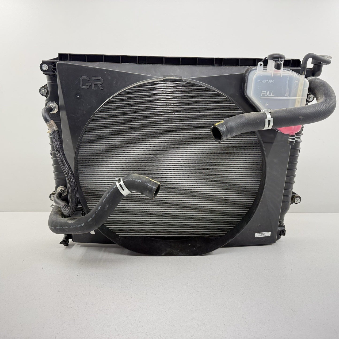 16-23 Toyota Tacoma 3.5L Automatic Engine Radiator With Fan Shroud Assembly OEM