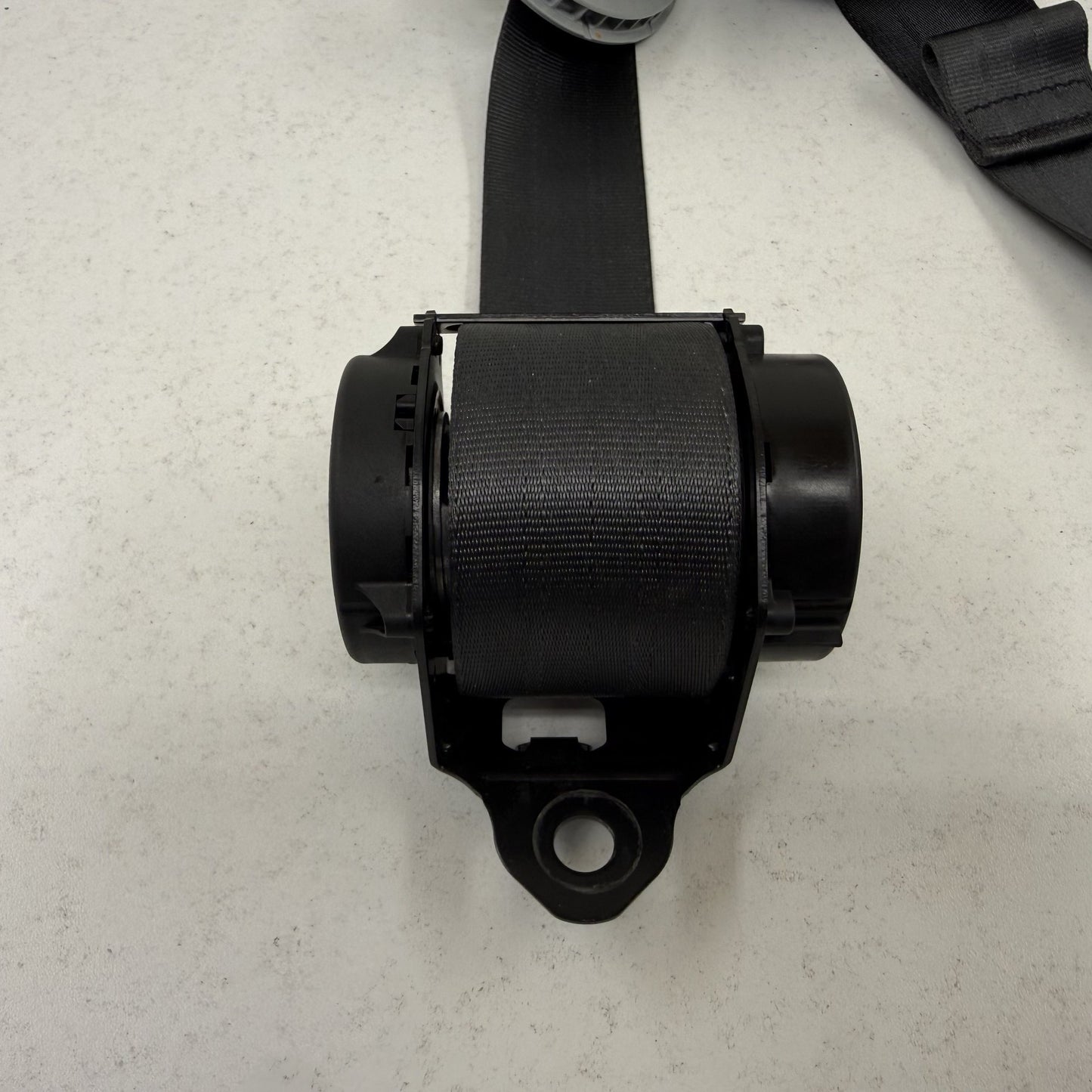 2022-2024 Rivian R1S Right Rear 3rd Third Row Seatbelt Seat Belt Retractor OEM