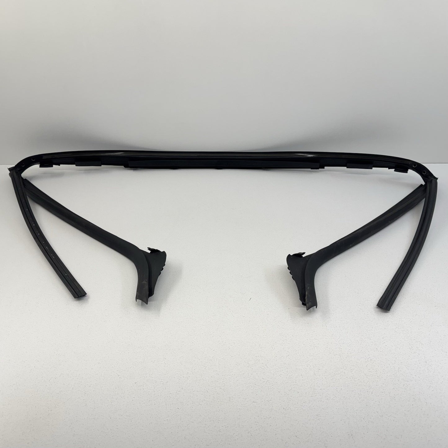 08-15 Audi TT Convertible Front Windshield Weatherstrip Seal 8J7845353C OEM