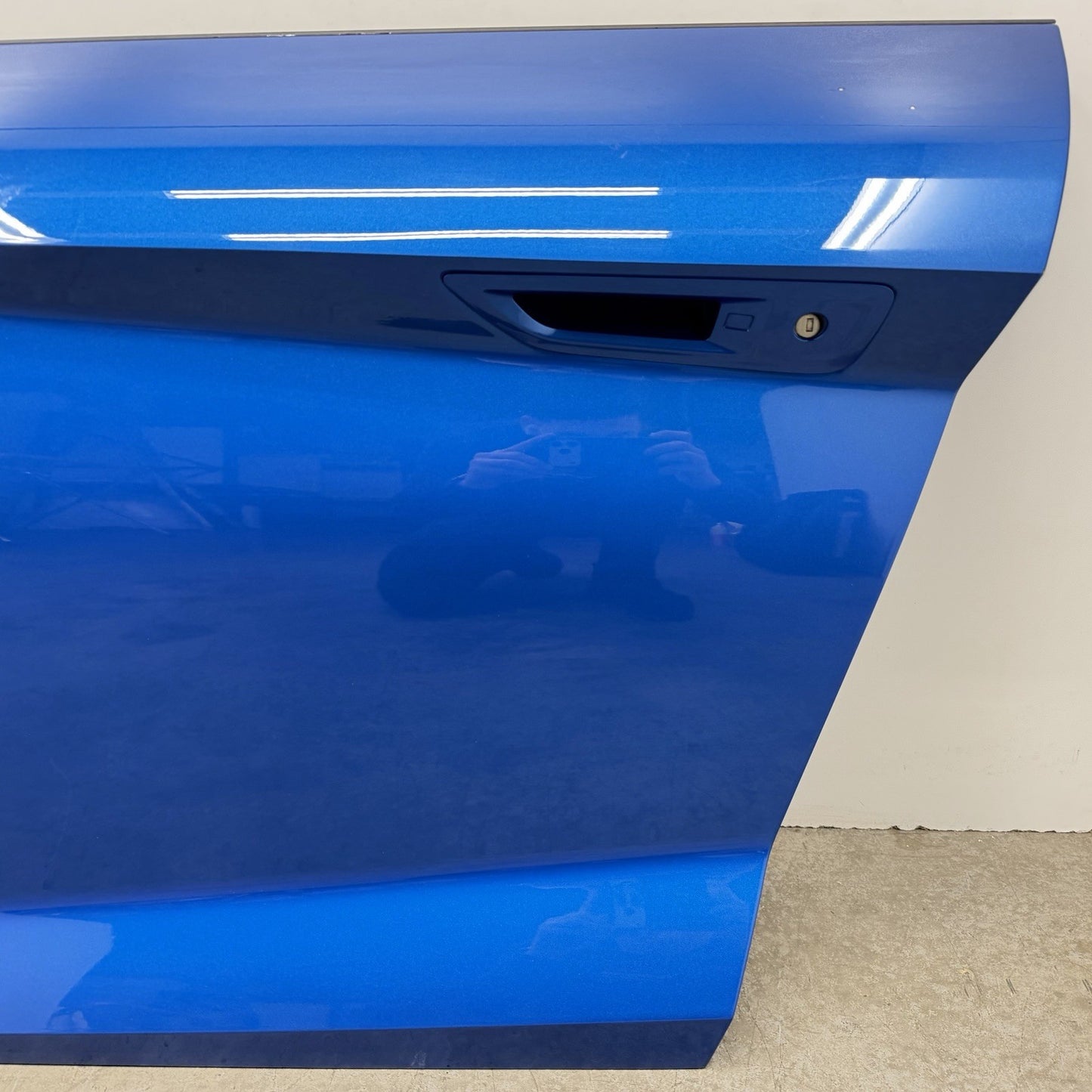 17-23 Audi R8 Coupe Driver Left Door Shell Complete With Glass Ara Blue OEM