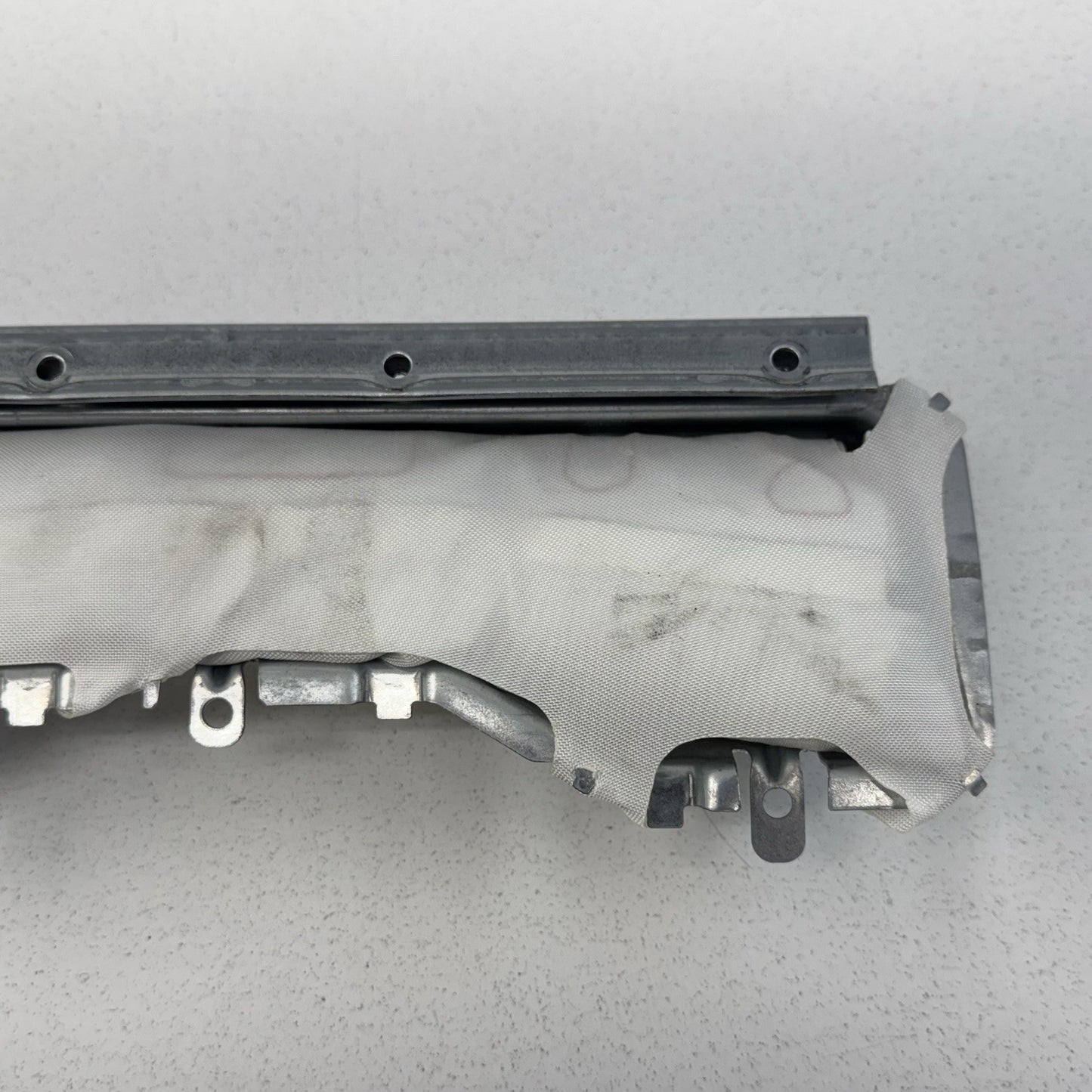 12-18 Mercedes W218 CLS550 Driver Left Front Knee Airbag Air Bag 2128600902 OEM