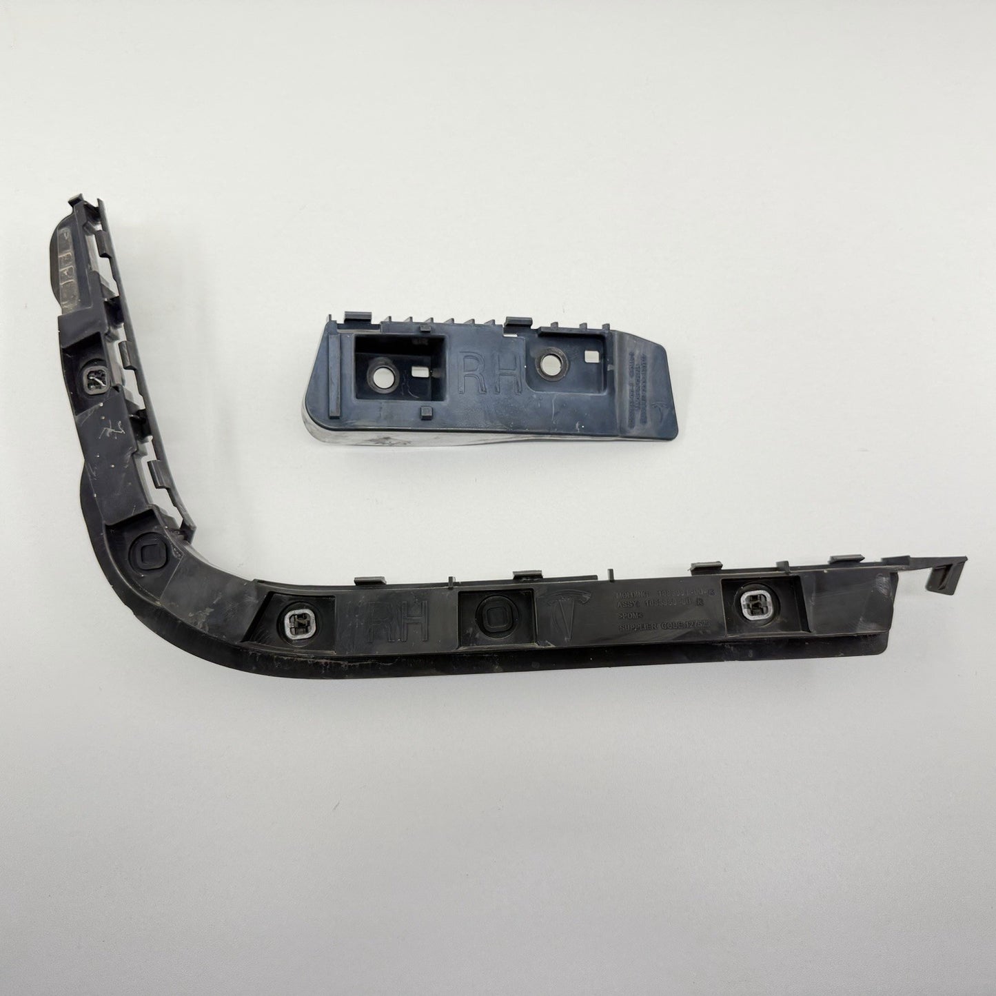 17-23 Tesla Model 3 Passenger Right Rear Bumper Bracket Support Mount Pair OEM