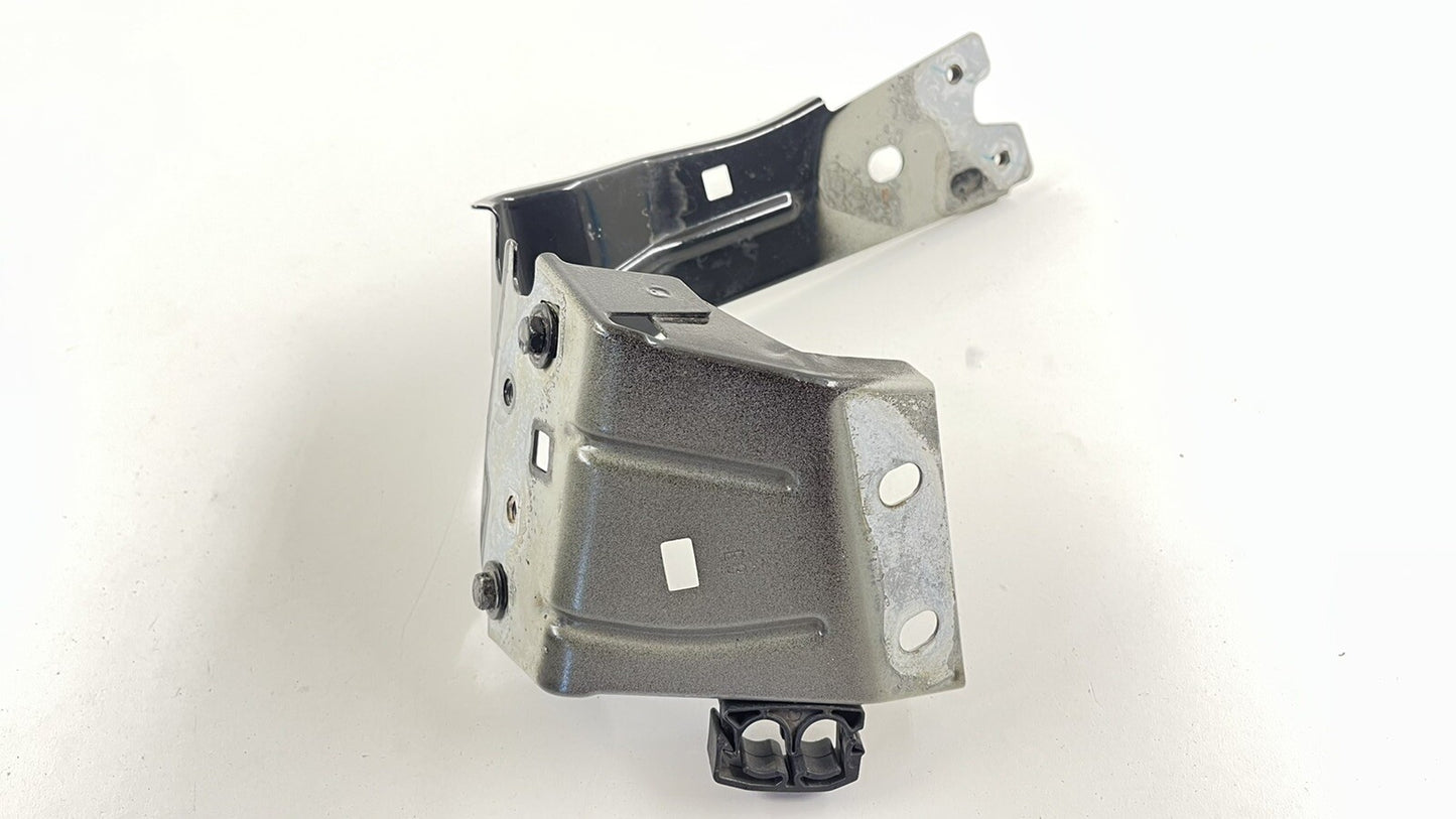 14-23 MASERATI QUATTROPORTE DRIVER LEFT FRONT FENDER BRACKET SUPPORT MOUNT OEM