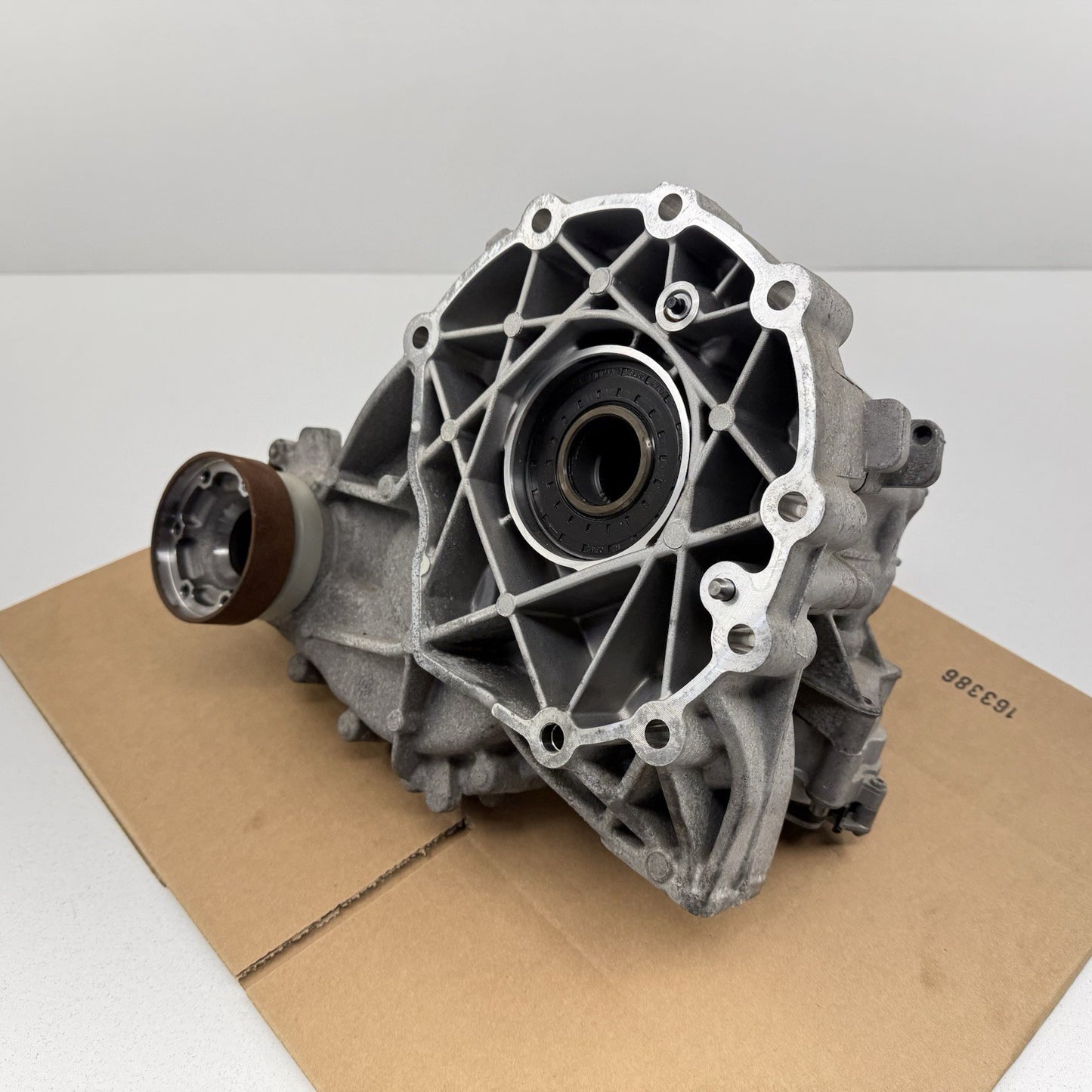 14-24 Maserati Ghibli S Q4 Transfer Case Gear Box W/ Motor Module 670008138 OEM