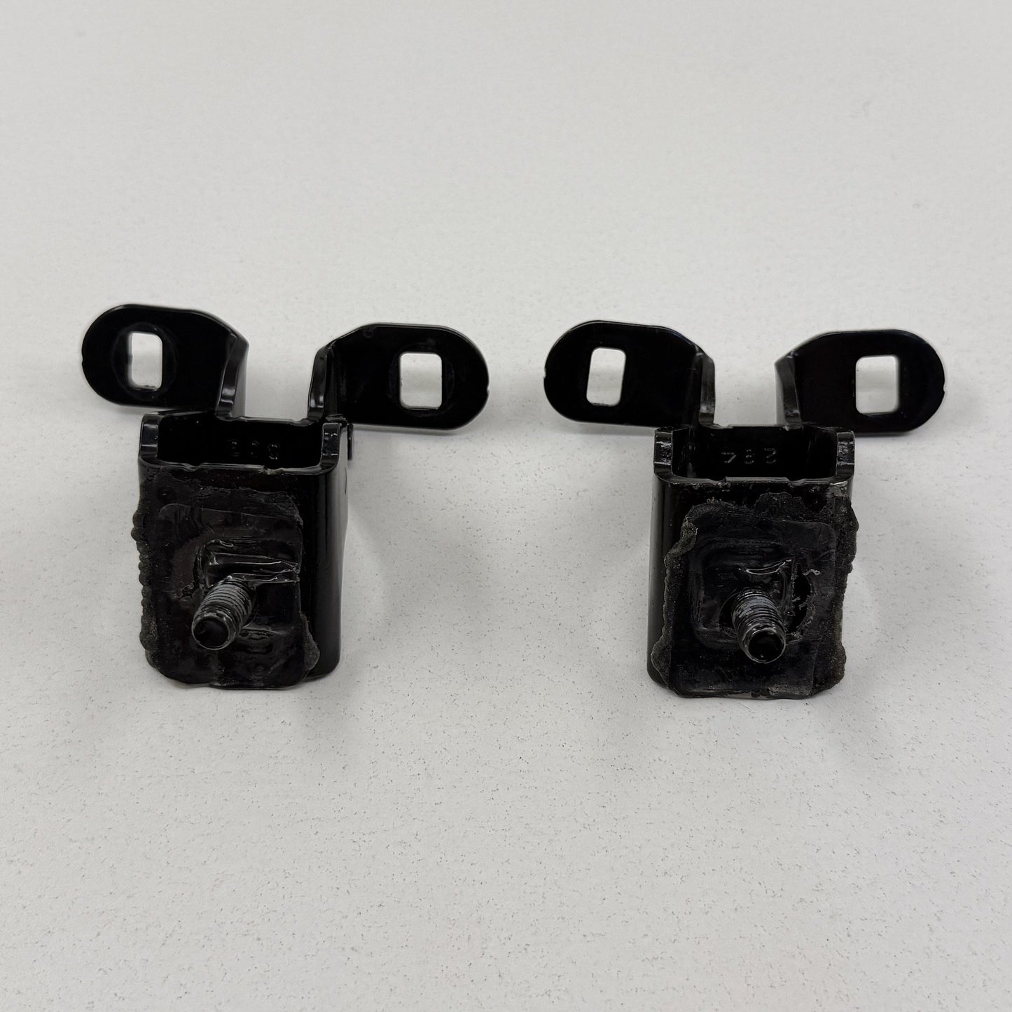 2022-2024 Rivian R1S Rear Upper Tailgate Liftgate Hinge Pair PT00003652 OEM