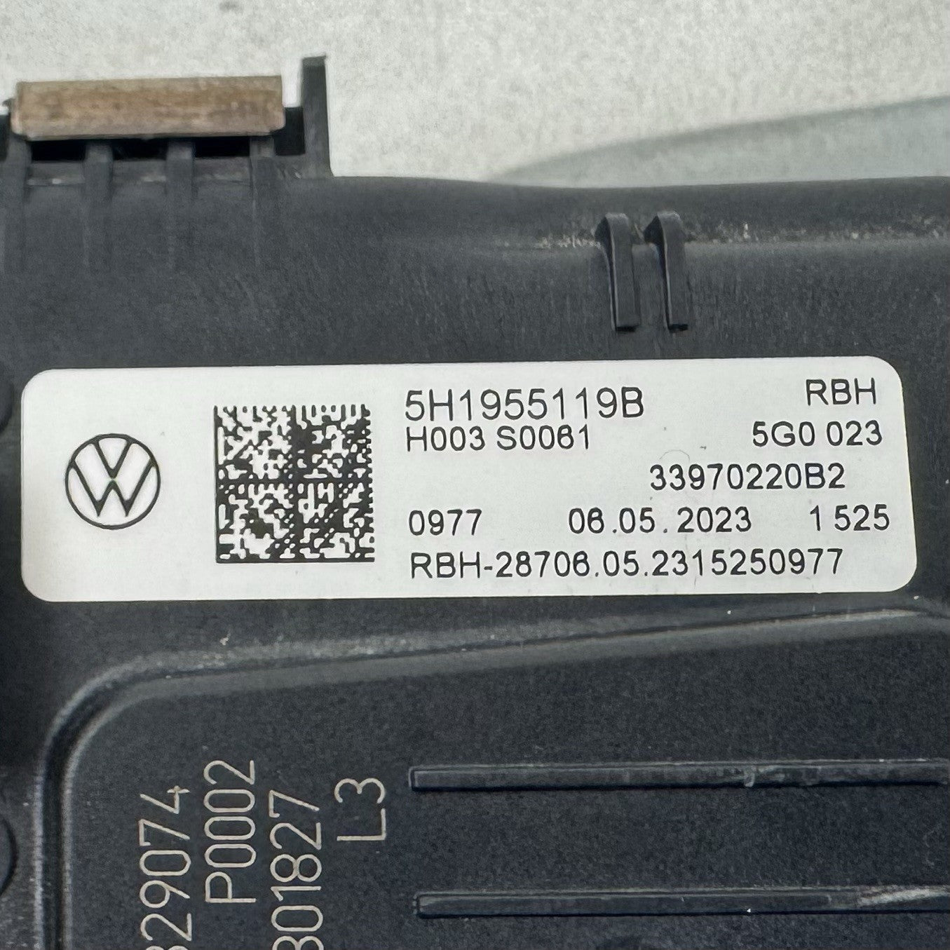 22-25 VOLKSWAGEN GOLF R MK8 FRONT WINDSHIELD WIPER MOTOR 5H1955119B OEM