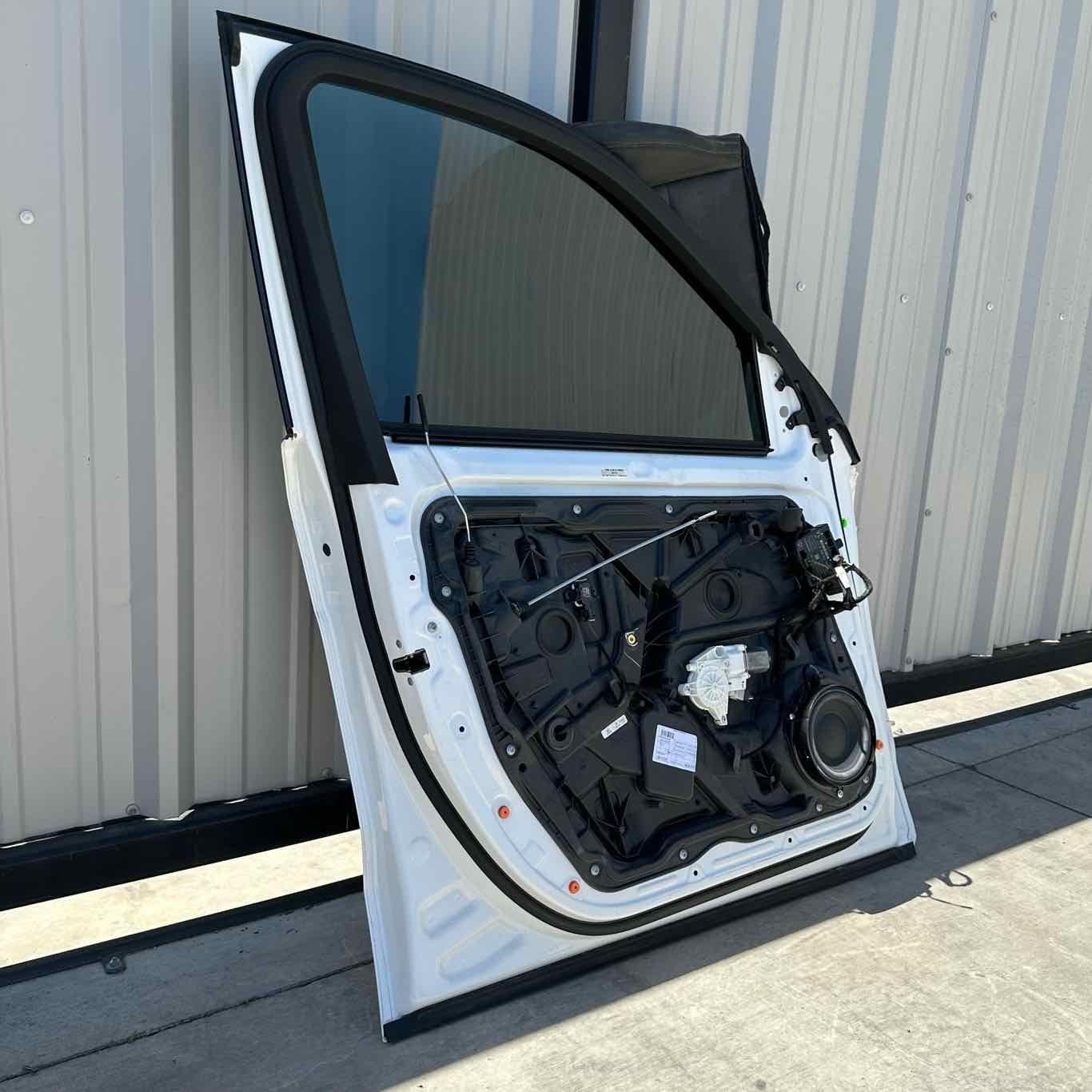 13-16 MERCEDES GL350 X166 DRIVER LEFT FRONT DOOR COMPLETE WITH GLASS WHITE OEM