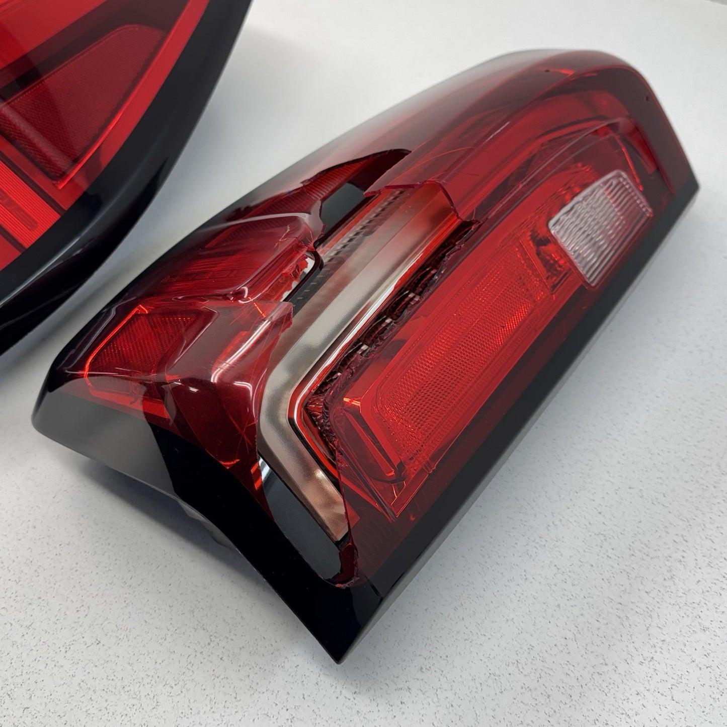 20-23 GMC Sierra 2500 3500 Rear Taillight Lamp Pair Left & Right LED OEM *NOTE*