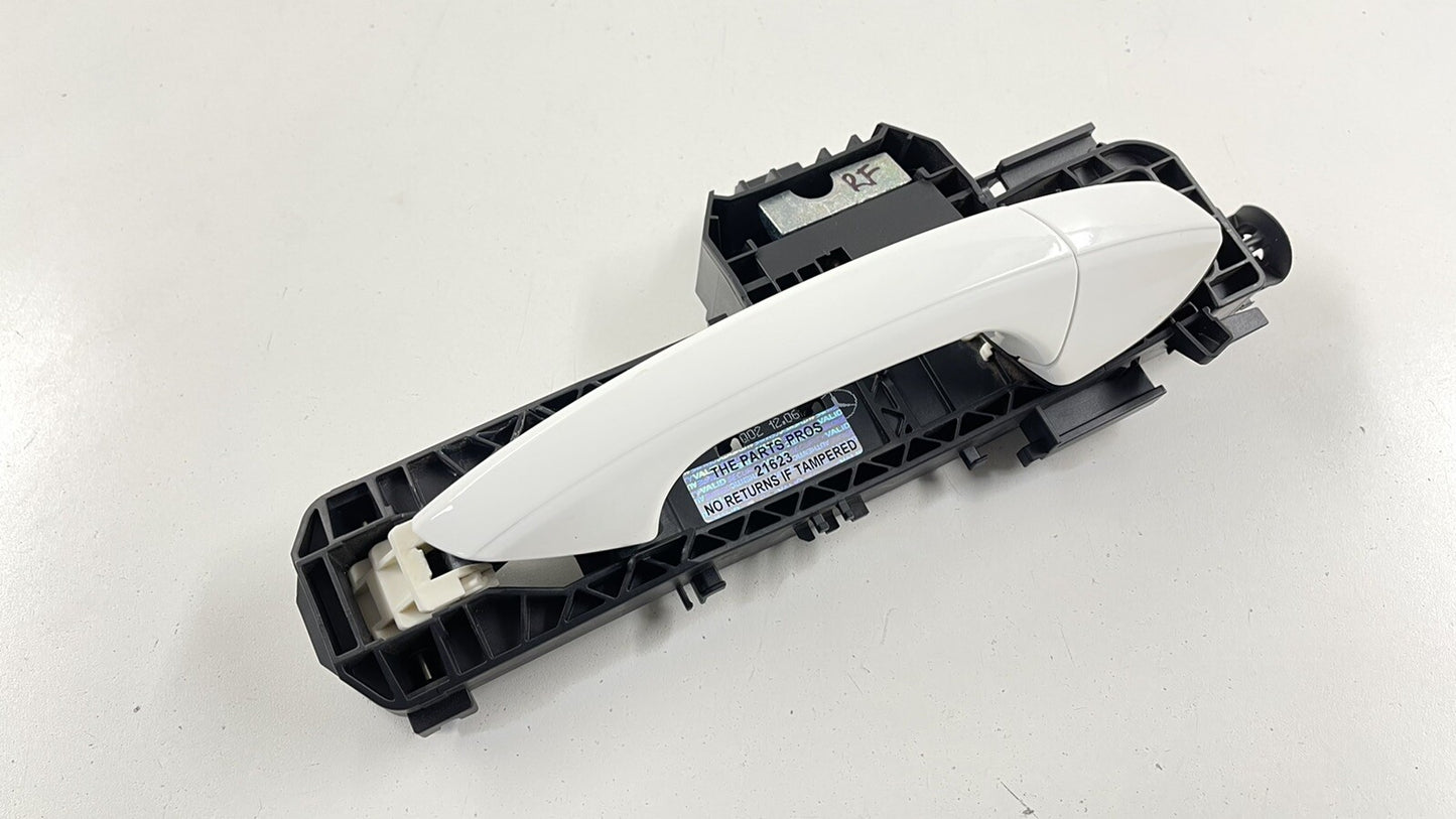 08-14 MERCEDES W204 W212 C E CLASS RIGHT FRONT OR REAR DOOR HANDLE WHITE OEM
