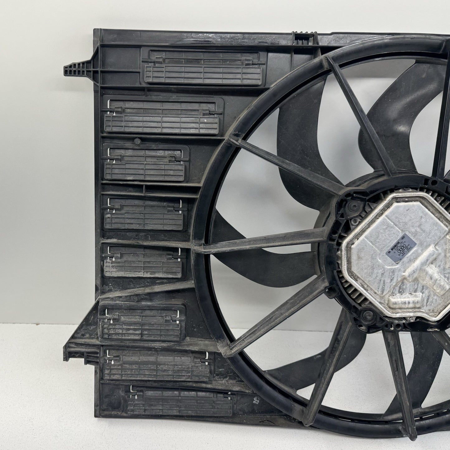 18-25 Audi A4 A5 S4 S5 Engine Radiator Cooling Fan Motor Shroud Assembly OEM