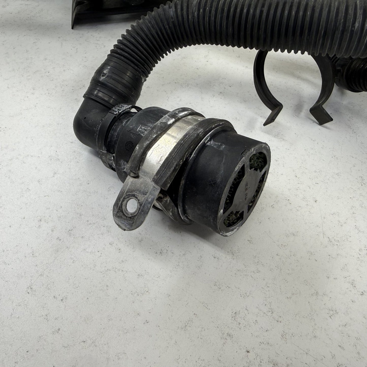 2014-2018 Bentley Flying Spur Secondary Air Injection Smog Pump Assembly Set OEM