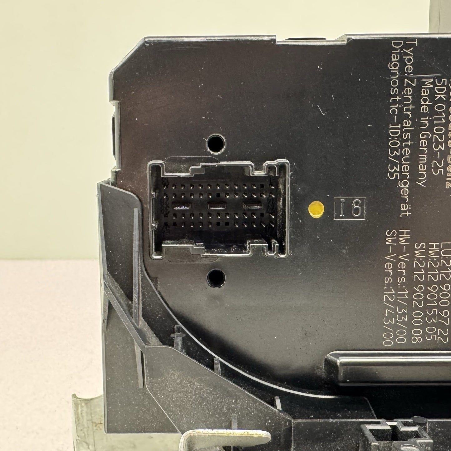 14-16 Mercedes W212 E350 Rear SAM Signal Acquisition Fuse Relay Junction Box OEM