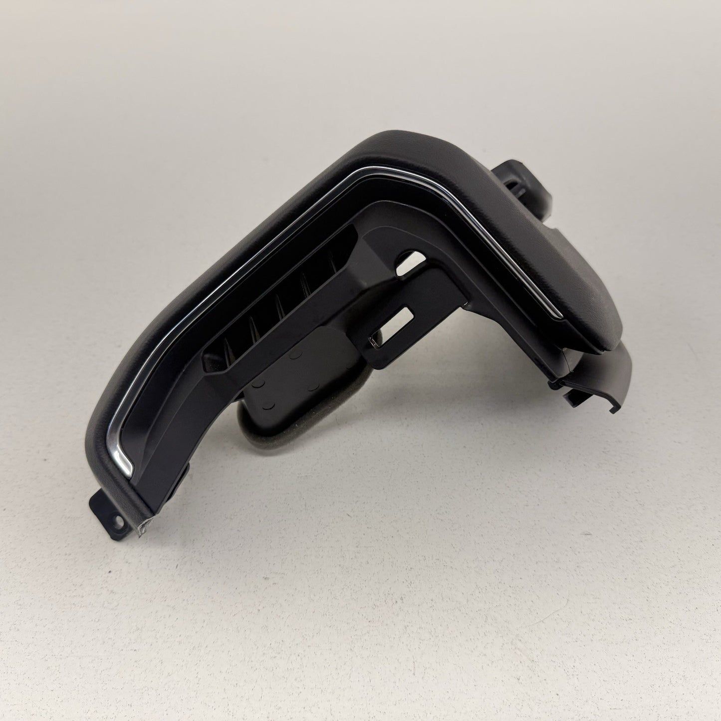 24-25 Silverado Sierra 2500 3500 Driver Left Dash Air Vent Trim Pad 87826624 OEM