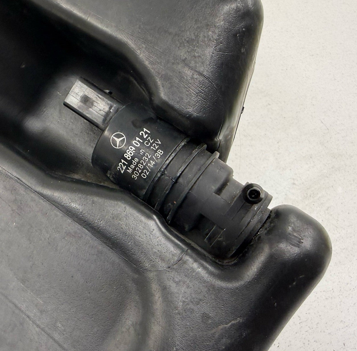 08-18 Mercedes W204 W212 W218 Windshield Washer Bottle Reservoir Tank OEM