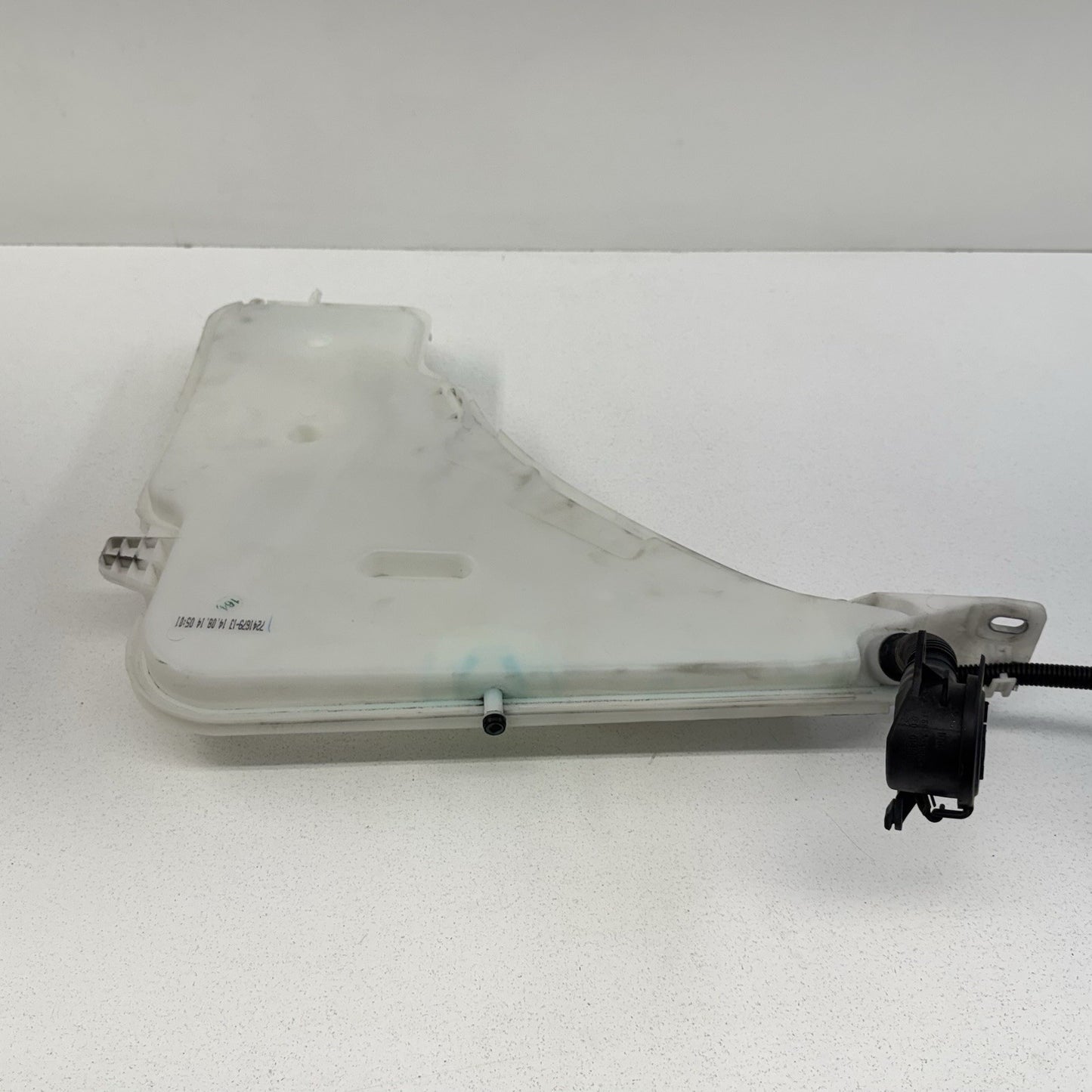 12-18 BMW F30 F80 M3 Windshield Washer Reservoir Bottle Tank 7241679 OEM