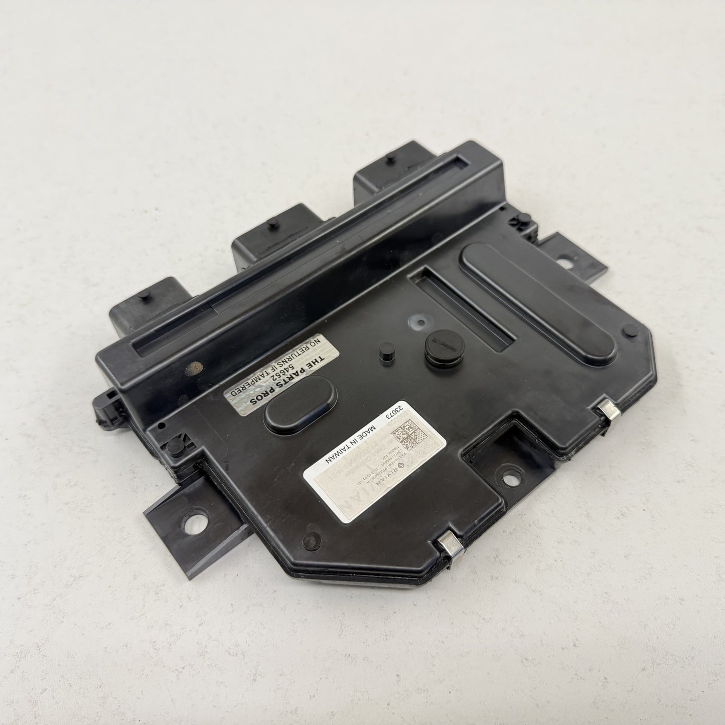 2022-2024 Rivian R1S R1T Power Bed Tailgate Control Module PT00054997-H OEM