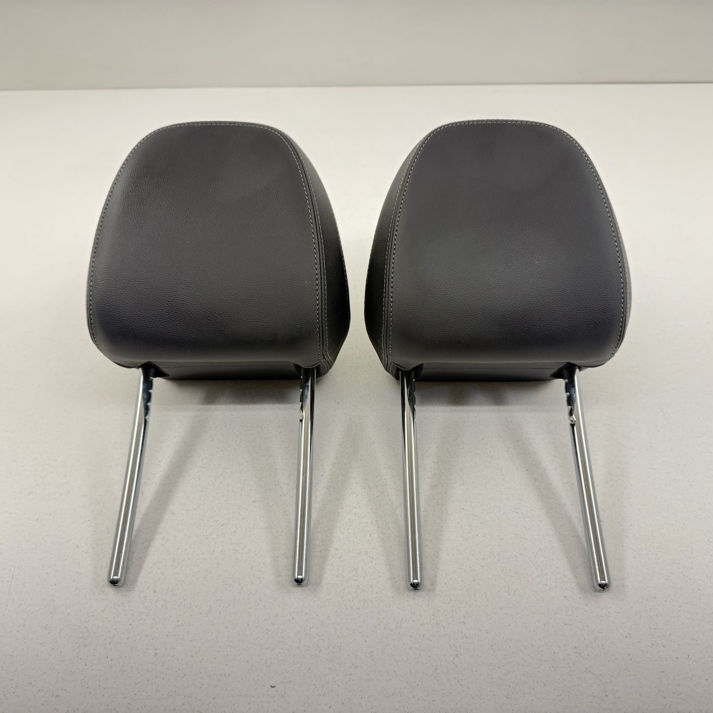 18-24 BMW G01 X3 Front Seat Headrest Head Rest Pair Left & Right Black OEM