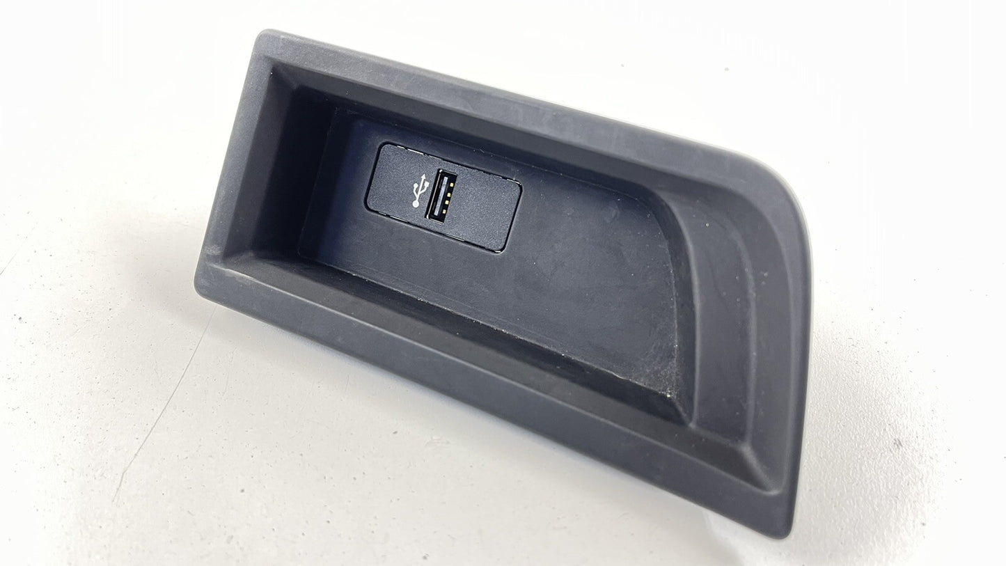 16-21 BMW M2 CENTER CONSOLE AUXILIARY AUX USB PLUG INPUT PORT 84109230248 OEM