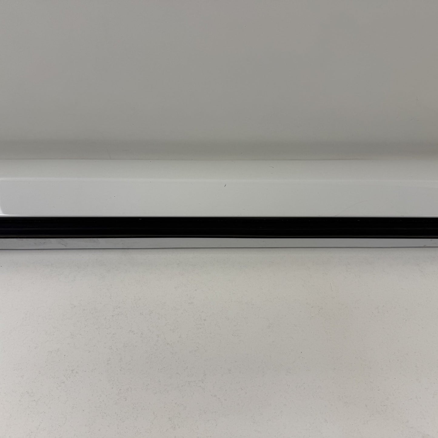 2010-2015 Chevrolet Camaro SS Right Side Skirt Rocker Panel Cover Trim OEM