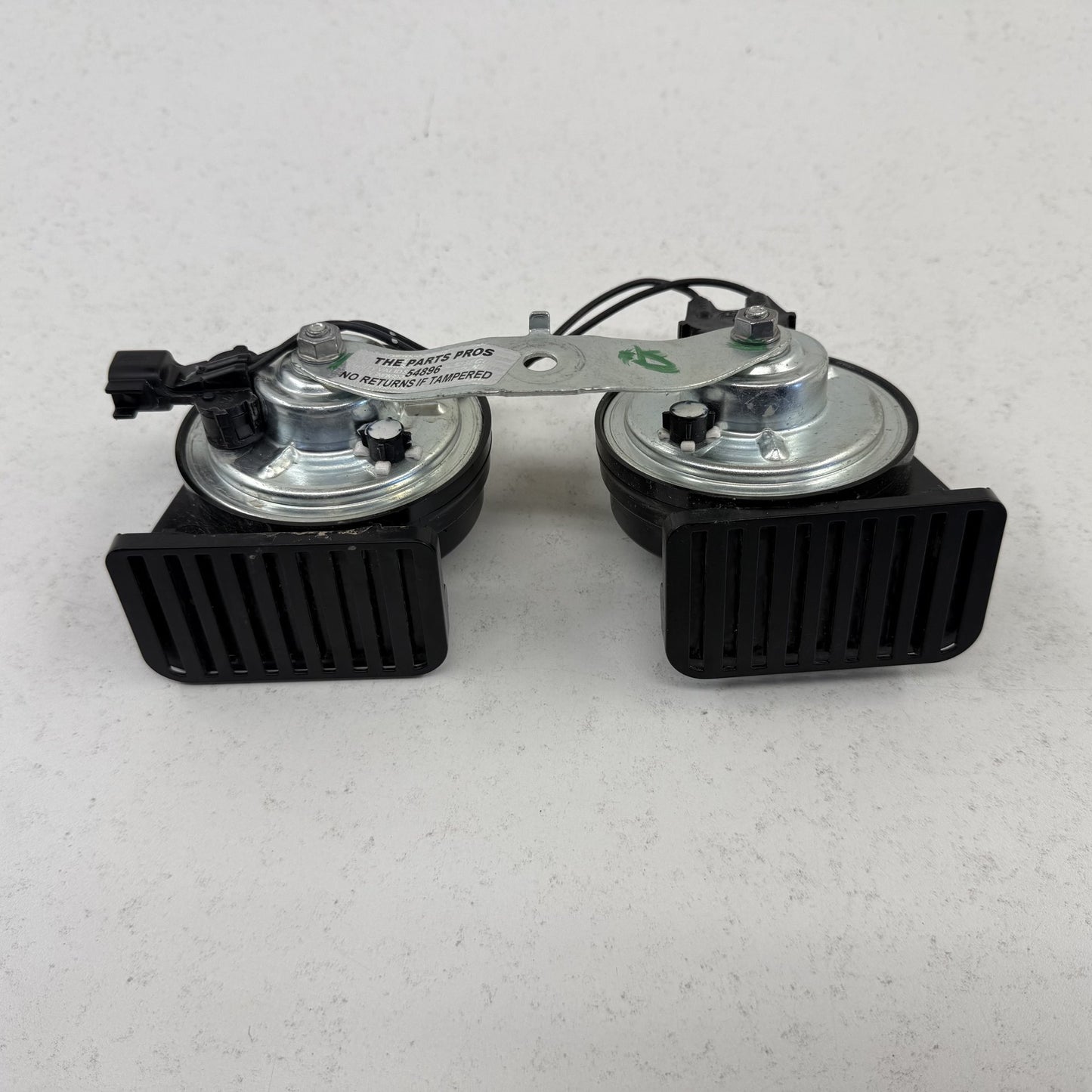 2019-2024 Ram 2500 3500 Low &amp; High Note Tone Horn Signal Pair W/ Bracket OEM