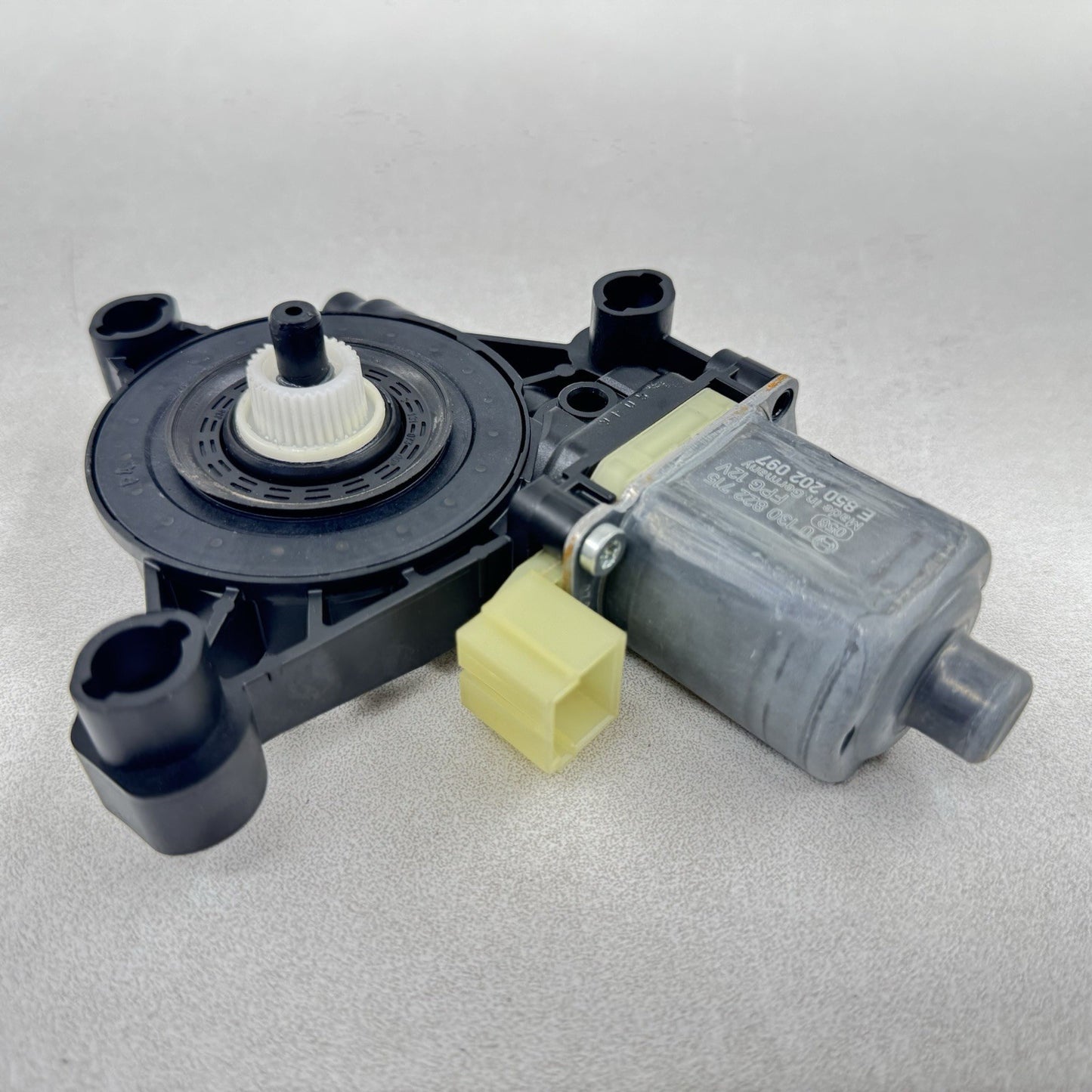 22-25 VOLKSWAGEN GOLF R MK8 DRIVER LEFT FRONT DOOR WINDOW REGULATOR MOTOR OEM