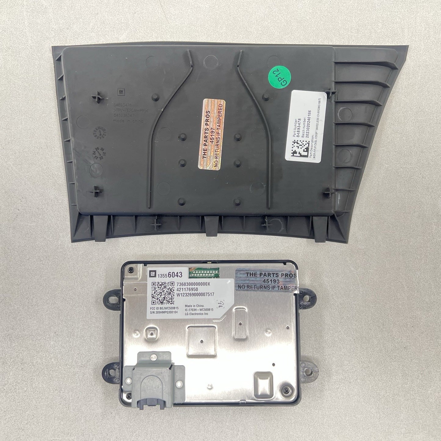 22-24 CADILLAC CT5 V BLACKWING CENTER CONSOLE WIRELESS PHONE CHARGER W/ PAD OEM