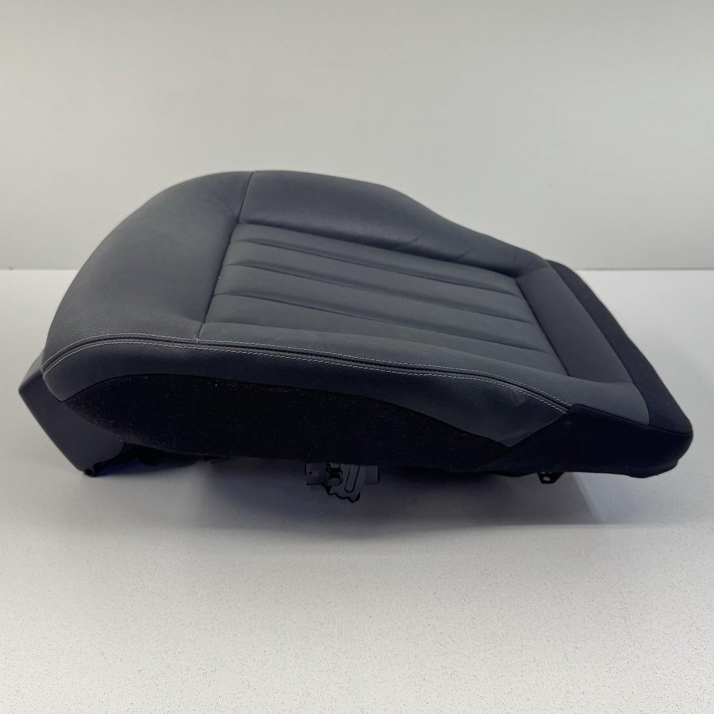 10-16 Mercedes W212 E350 Passenger Right Front Lower Seat Cushion Black OEM