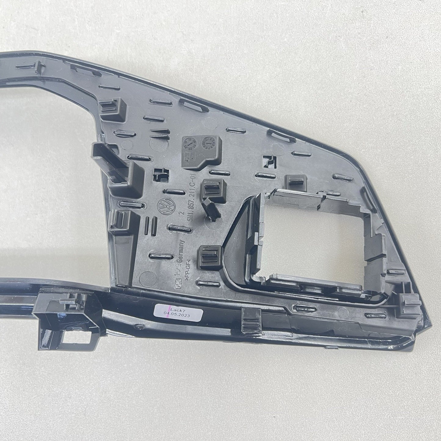 22-25 VOLKSWAGEN GOLF R CENTER DASH DISPLAY SCREEN RADIO SURROUND PANEL TRIM OEM