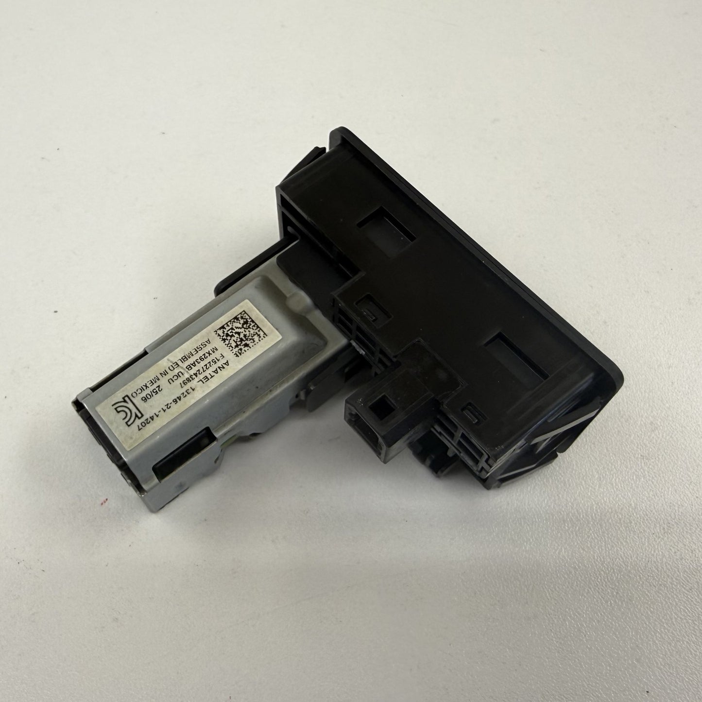 2023-2025 Honda Pilot Front Dual USB Charge Port 8A360-3T0-J01 OEM