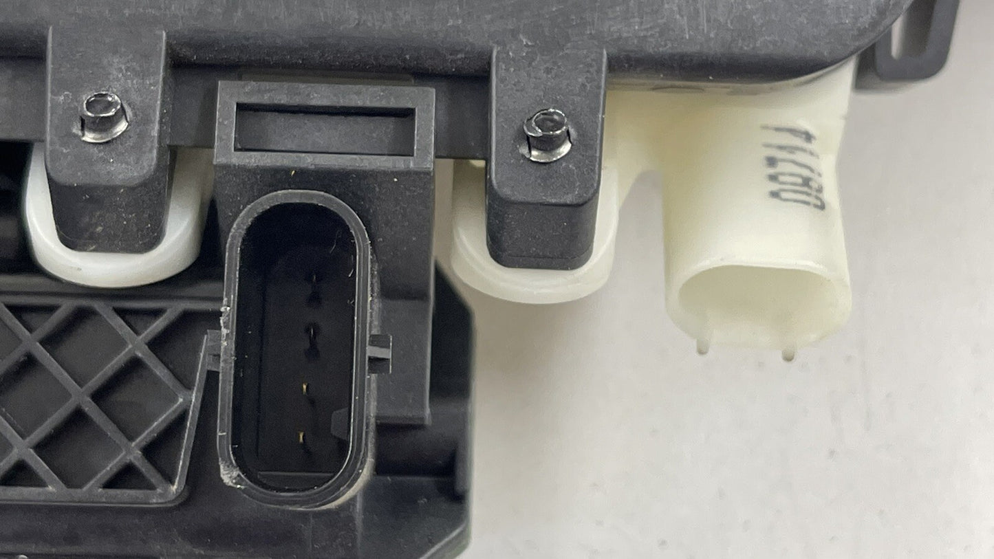 13-16 MERCEDES GL350 X166 TAILGATE RELEASE HANDLE SWITCH W/ REAR VIEW CAMERA OEM
