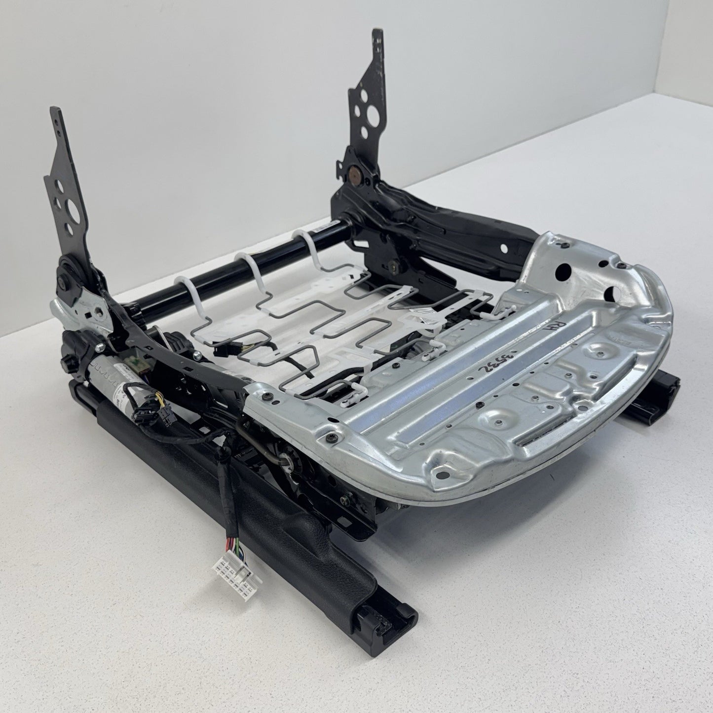 15-18 BMW F80 M3 Passenger Right Front Lower Sport Seat Track Rail Frame OEM