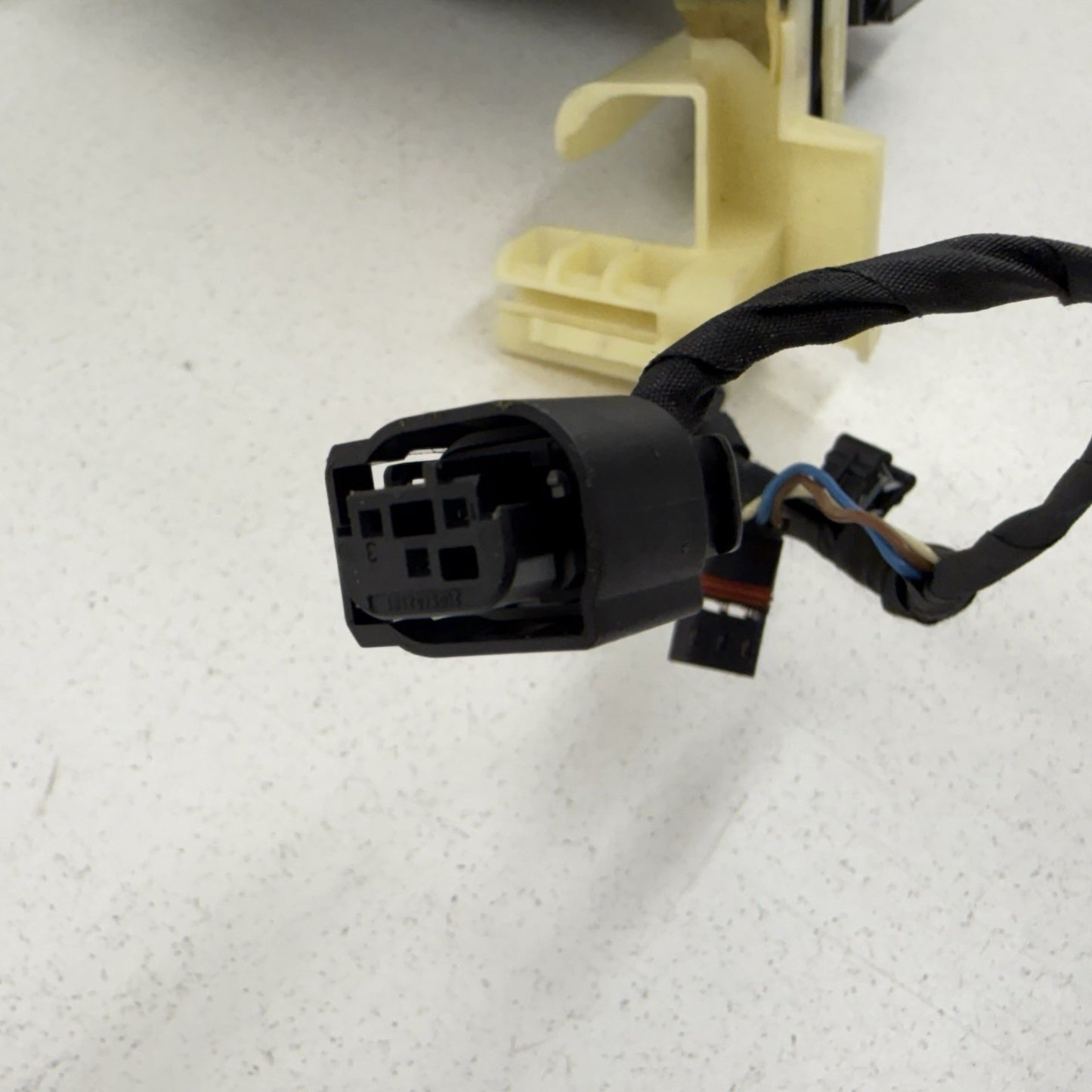 12-18 Mercedes W218 CLS550 Driver Left Front Door Latch Lock Actuator OEM