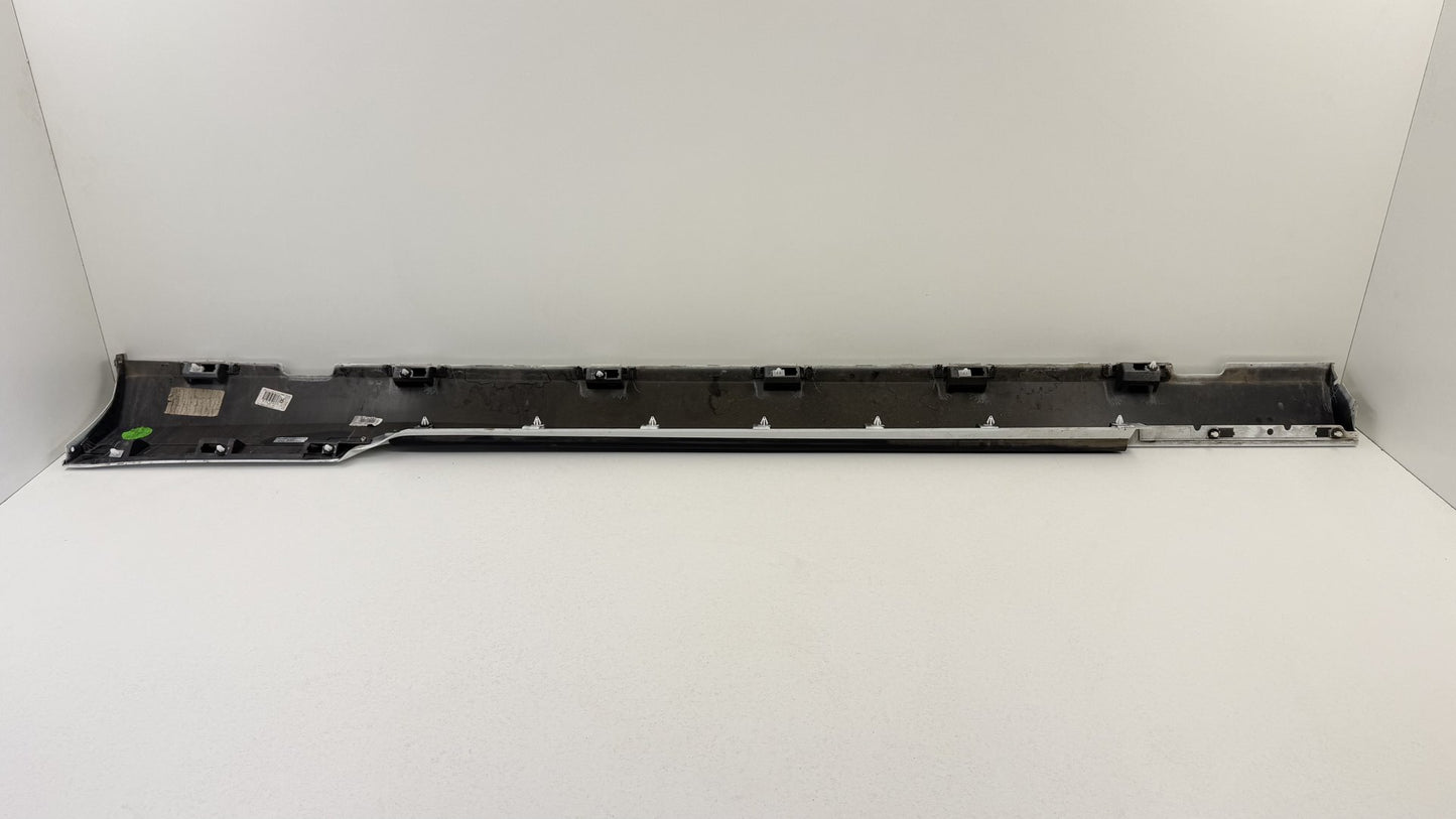 2010-2015 Chevrolet Camaro SS Right Side Skirt Rocker Panel Cover Trim OEM