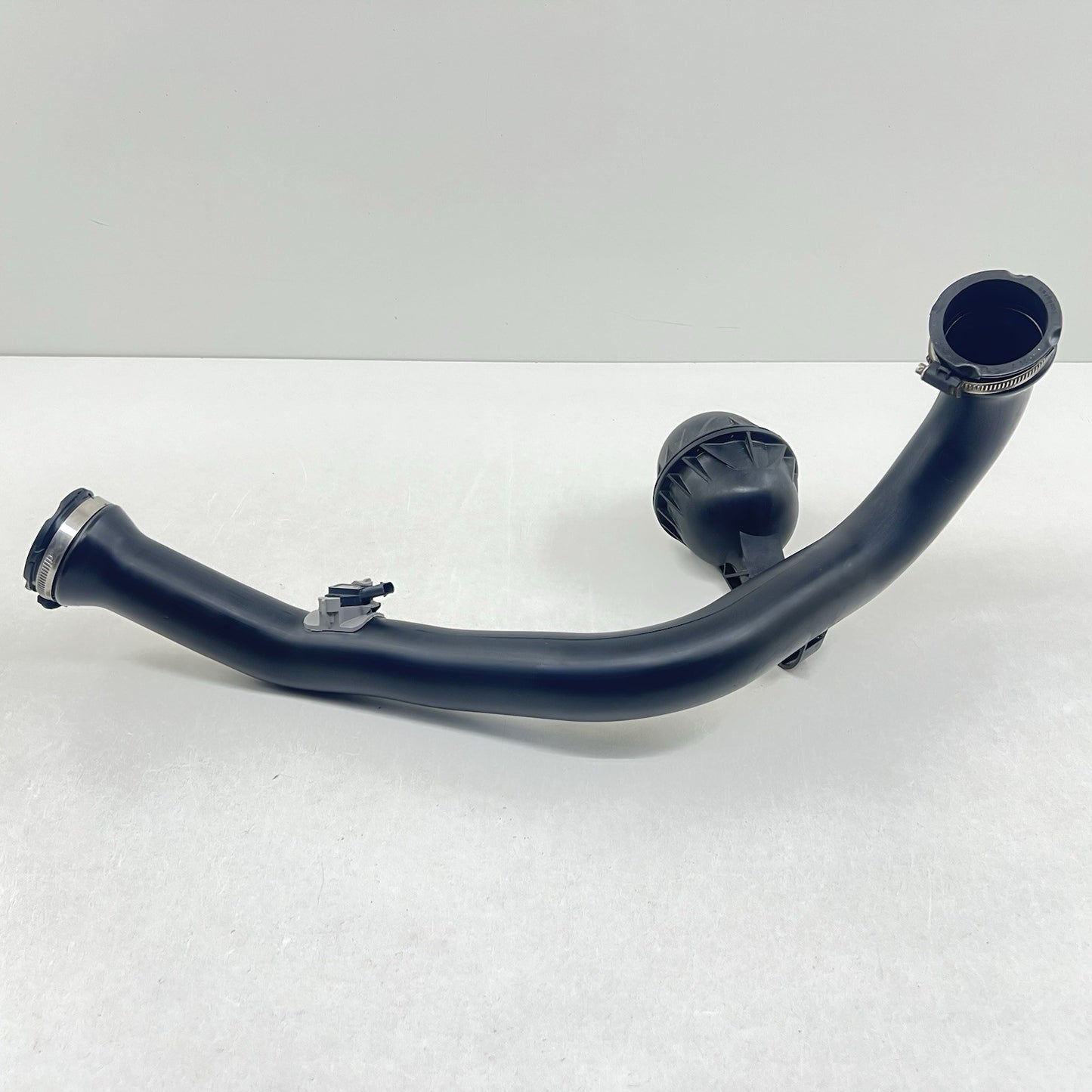 21-24 AUDI A4 A5 ENGINE INTERCOOLER OUTLET PIPE TUBE WITH SENSOR 8W0145673AN OEM