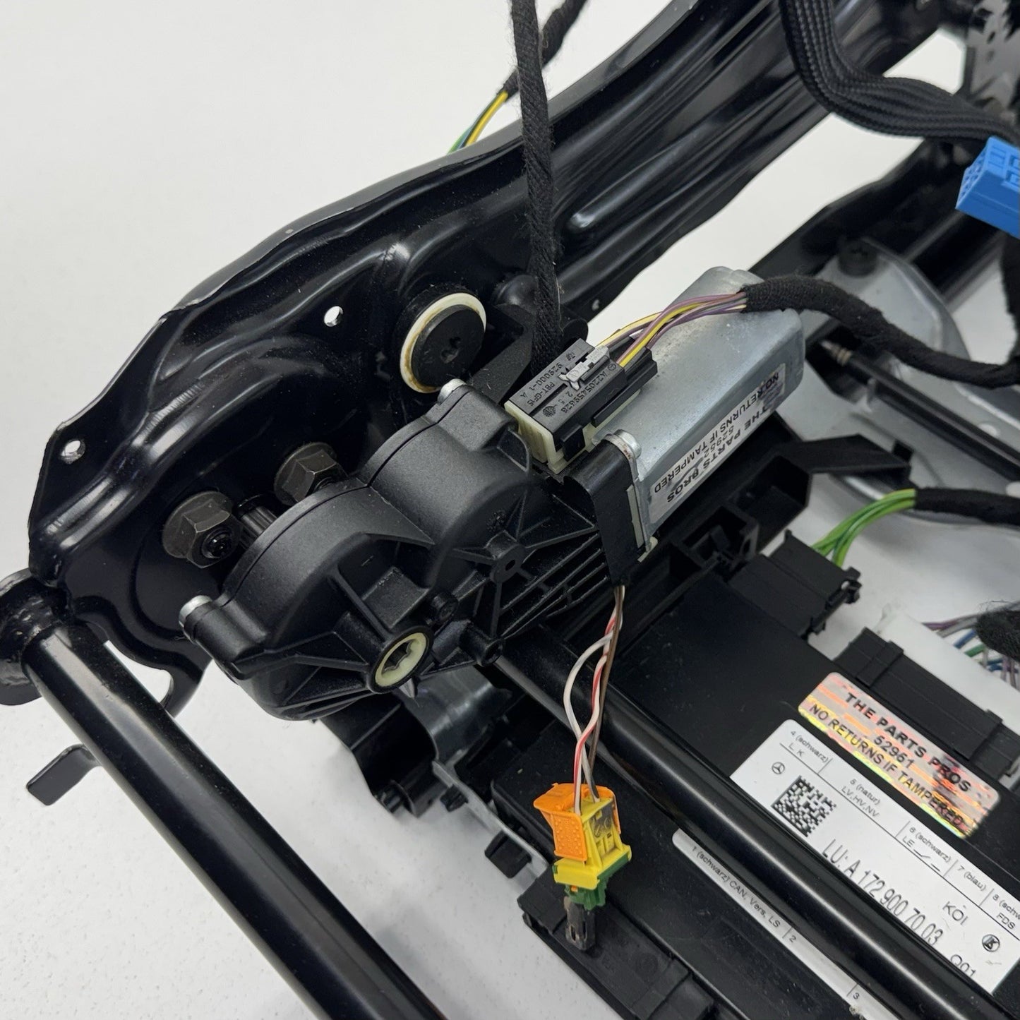 12-18 Mercedes W218 CLS550 Passenger Right Front Lower Seat Track Rail Frame OEM