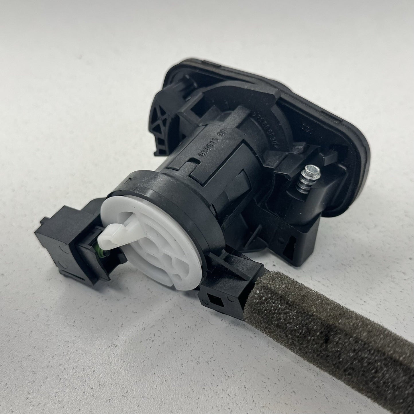 10-16 Mercedes W212 E350 Rear Trunk Lid Latch Lock Actuator 2047500185 OEM
